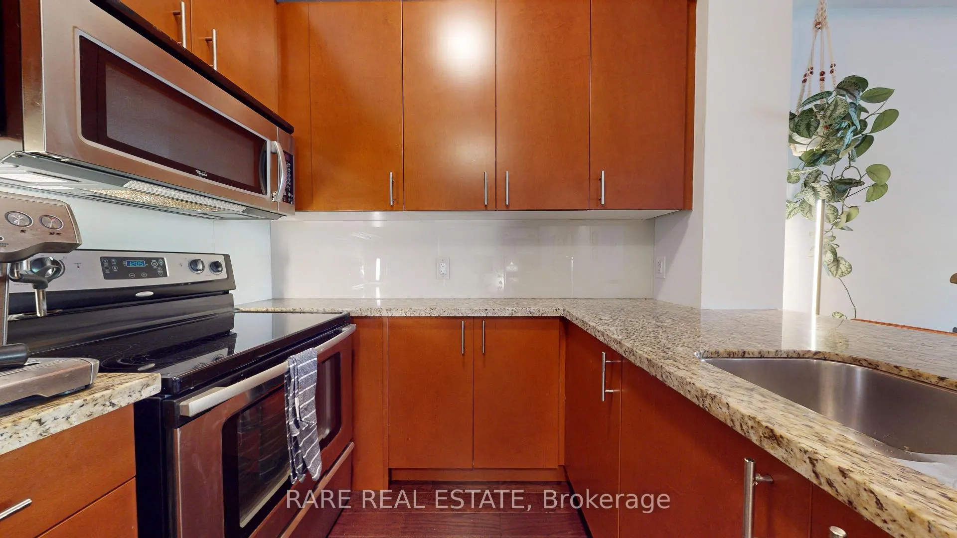 Photo 9 of 31 Oak Street, Toronto, Regent Park — HOMEH