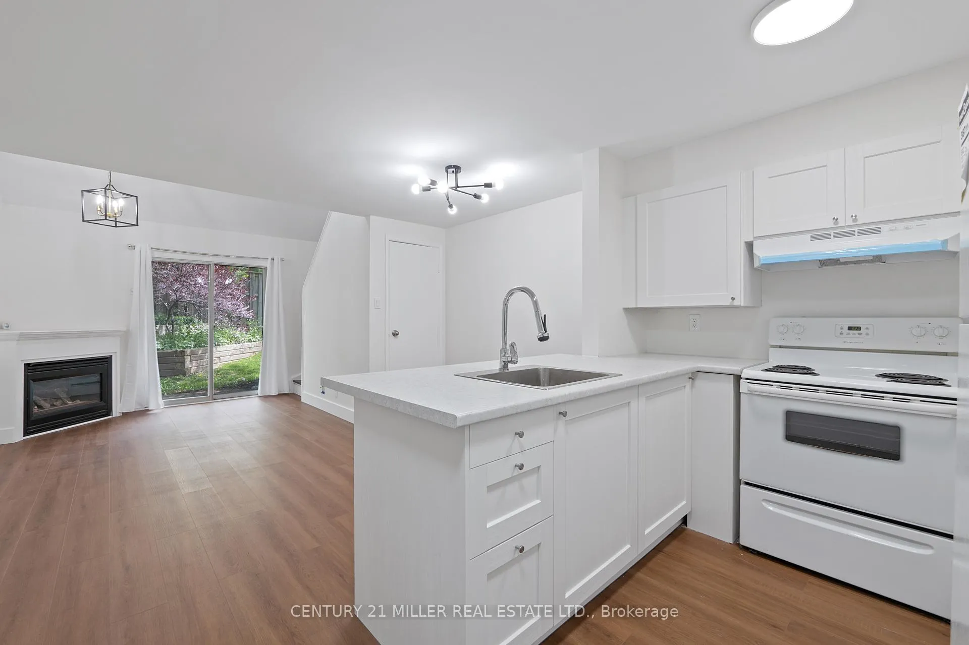 Photo 3 of 41 Valleyview Road, Kitchener, Laurentian Hills — HOMEH