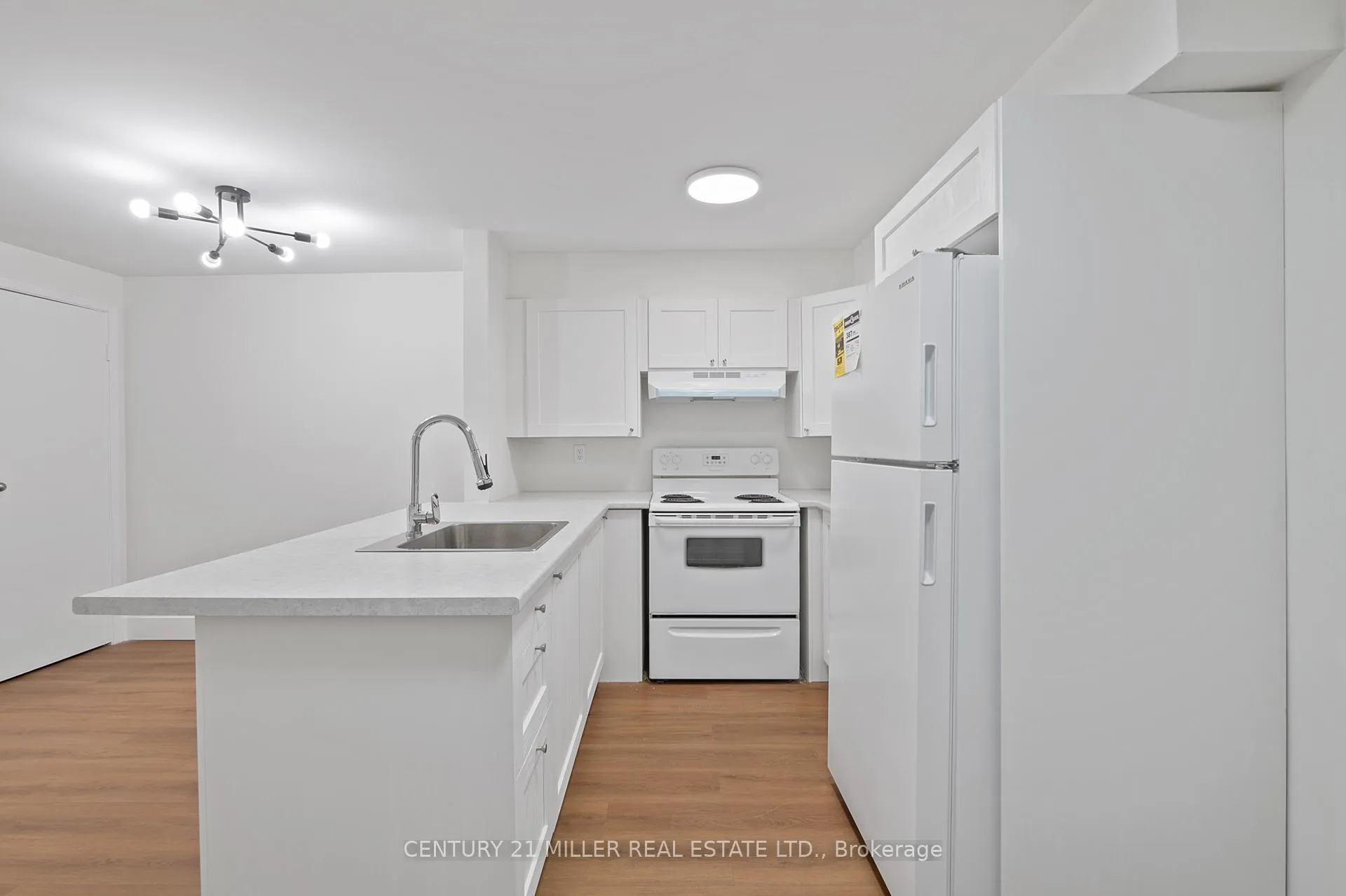 Photo 4 of 41 Valleyview Road, Kitchener, Laurentian Hills — HOMEH