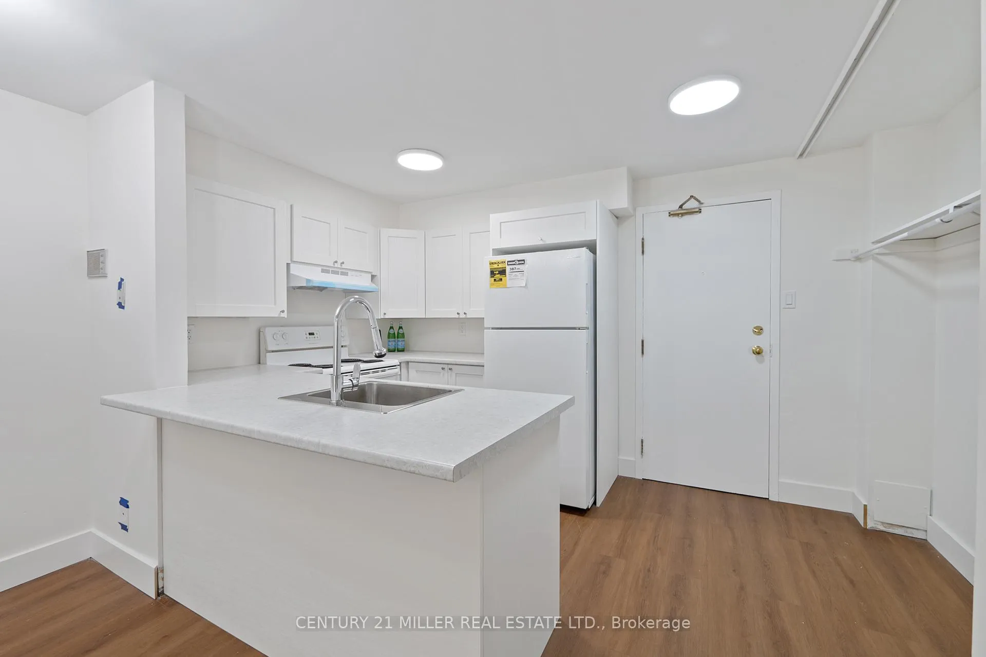 Photo 5 of 41 Valleyview Road, Kitchener, Laurentian Hills — HOMEH
