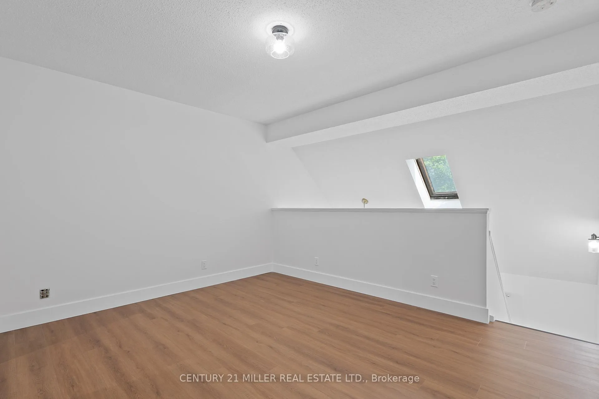 Photo 9 of 41 Valleyview Road, Kitchener, Laurentian Hills — HOMEH