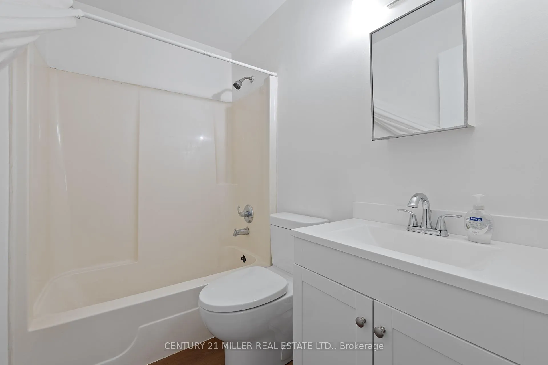 Photo 10 of 41 Valleyview Road, Kitchener, Laurentian Hills — HOMEH