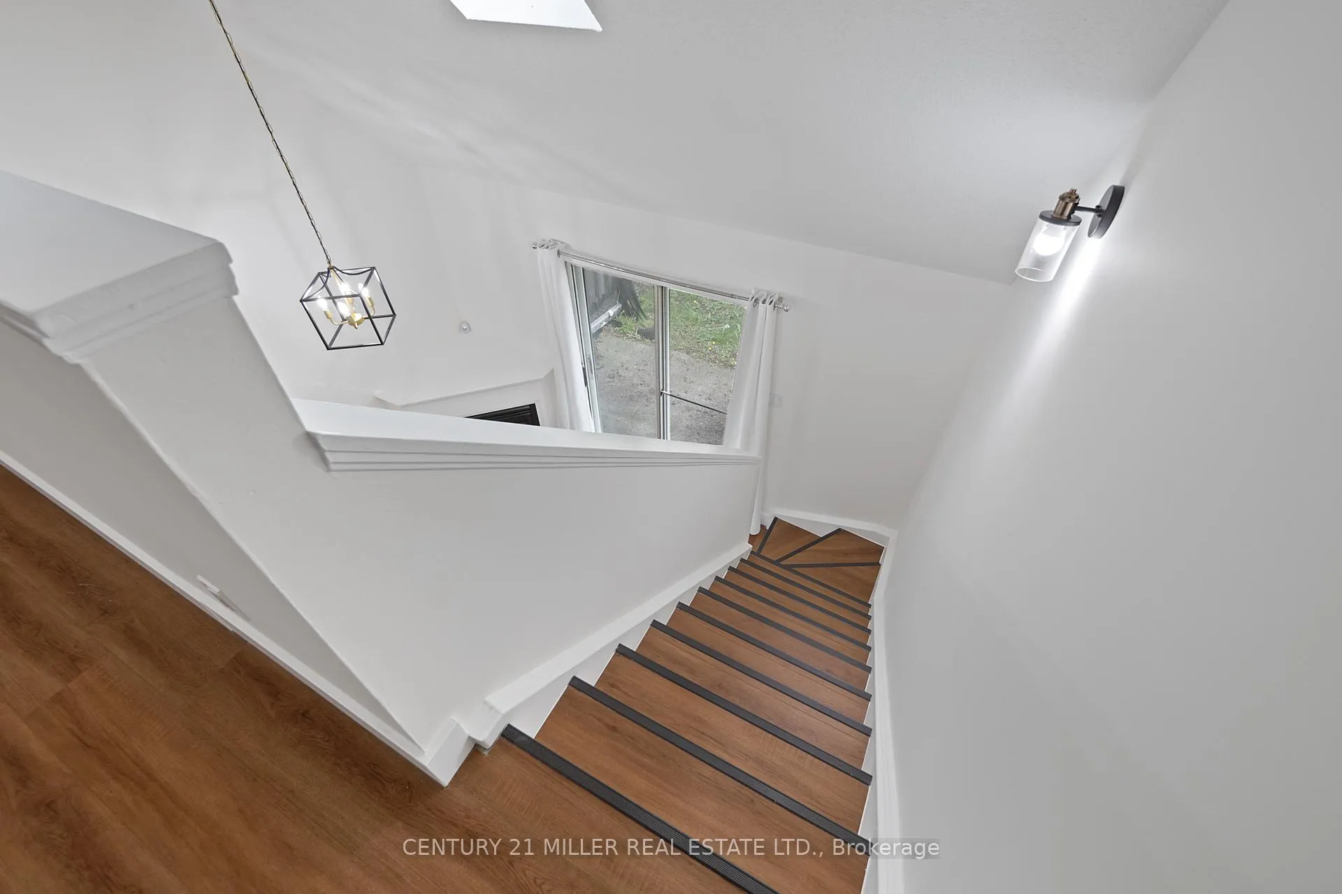 Photo 13 of 41 Valleyview Road, Kitchener, Laurentian Hills — HOMEH