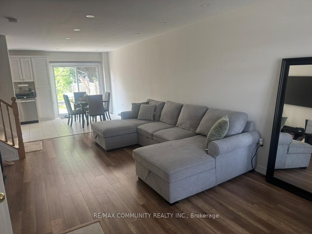 Photo 3 of 20 Wrendale Crescent, Georgina, Keswick South — HOMEH