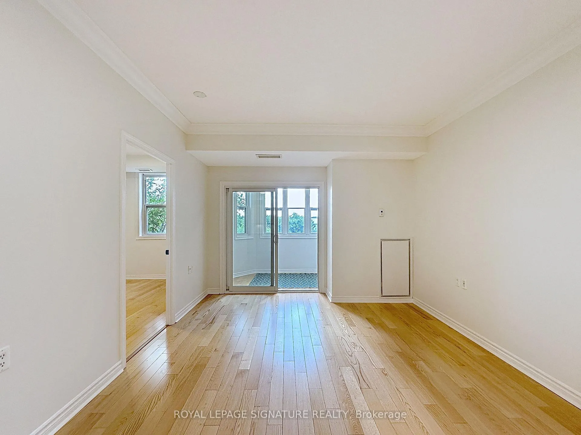Photo 6 of Unit 210, 15450 Yonge Street, Aurora, Aurora Village — HOMEH