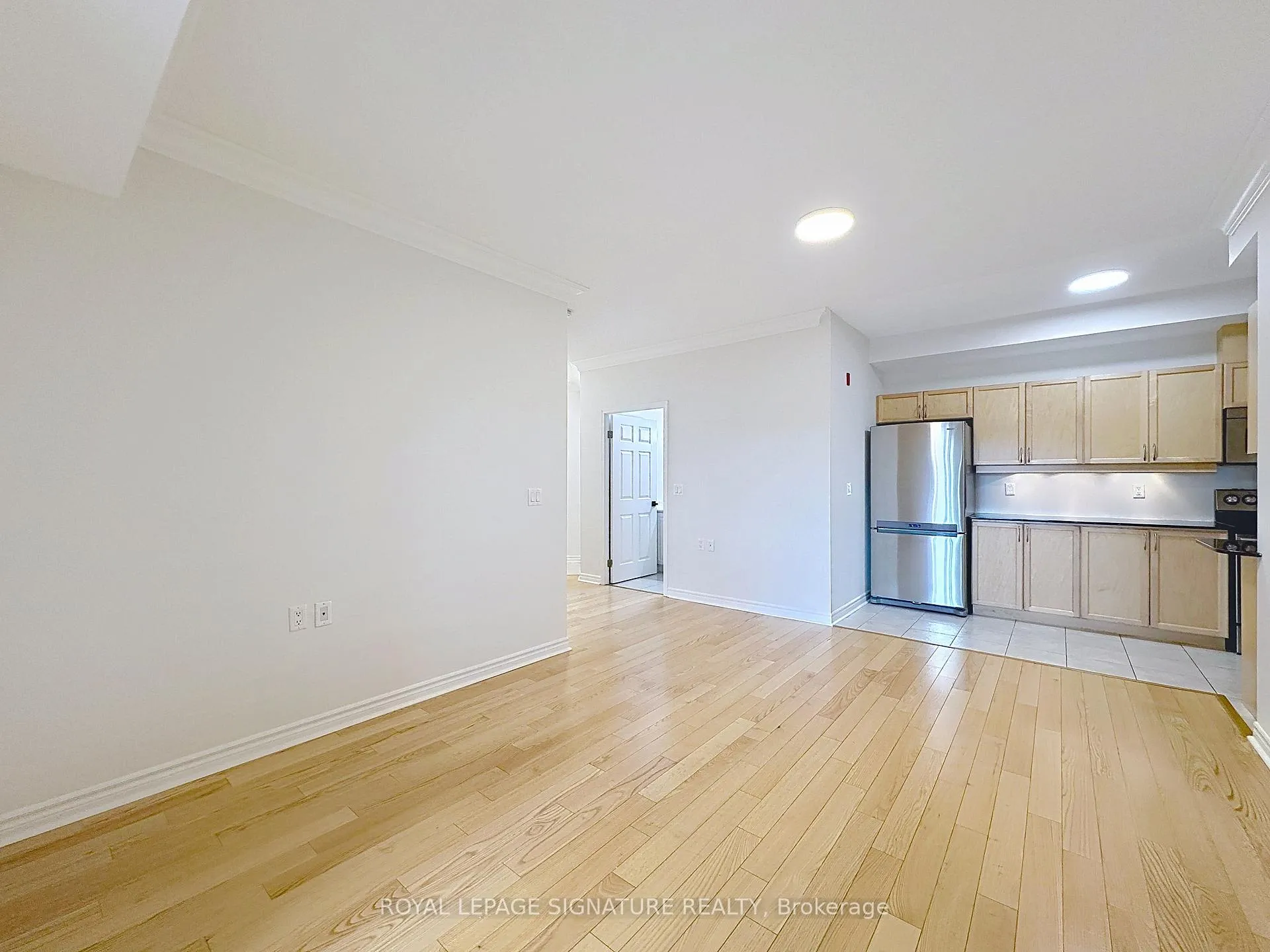 Photo 8 of Unit 210, 15450 Yonge Street, Aurora, Aurora Village — HOMEH