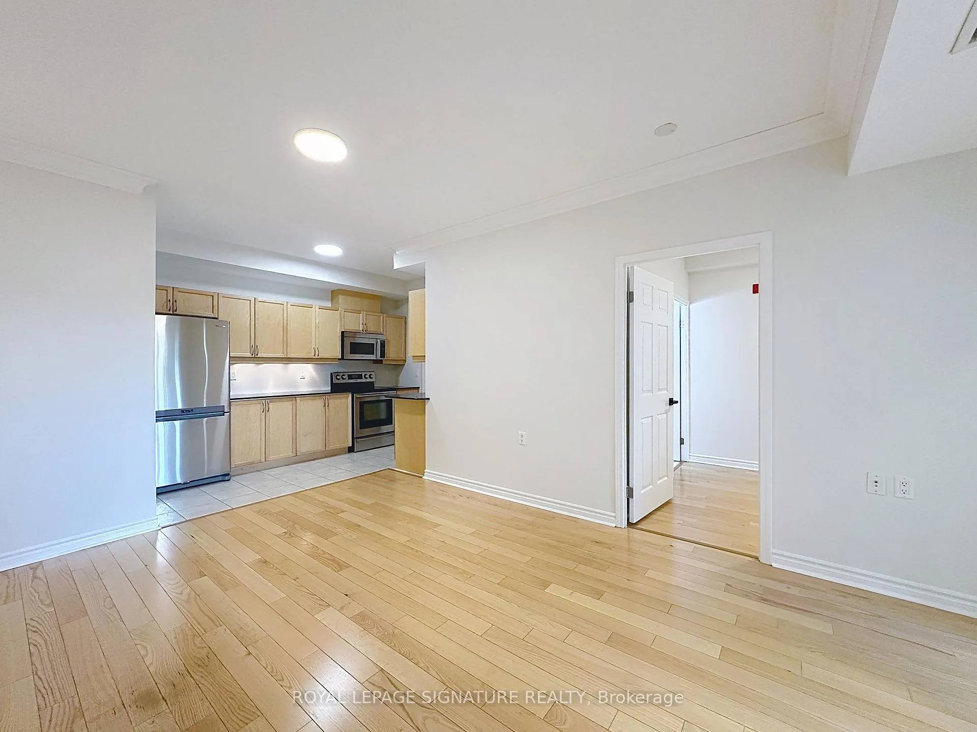 Photo 10 of Unit 210, 15450 Yonge Street, Aurora, Aurora Village — HOMEH