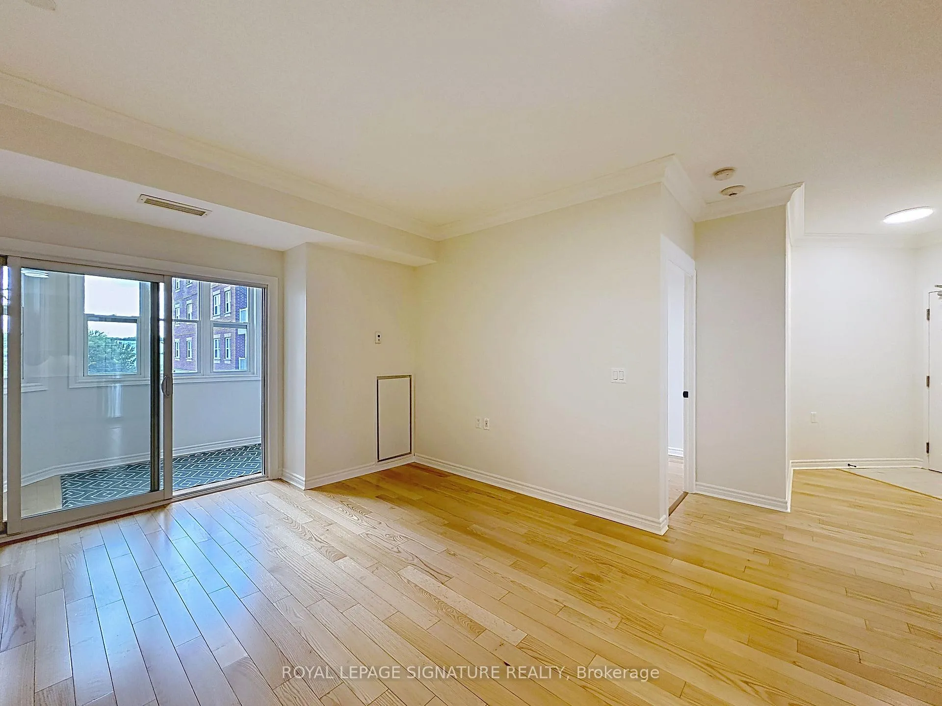 Photo 15 of Unit 210, 15450 Yonge Street, Aurora, Aurora Village — HOMEH