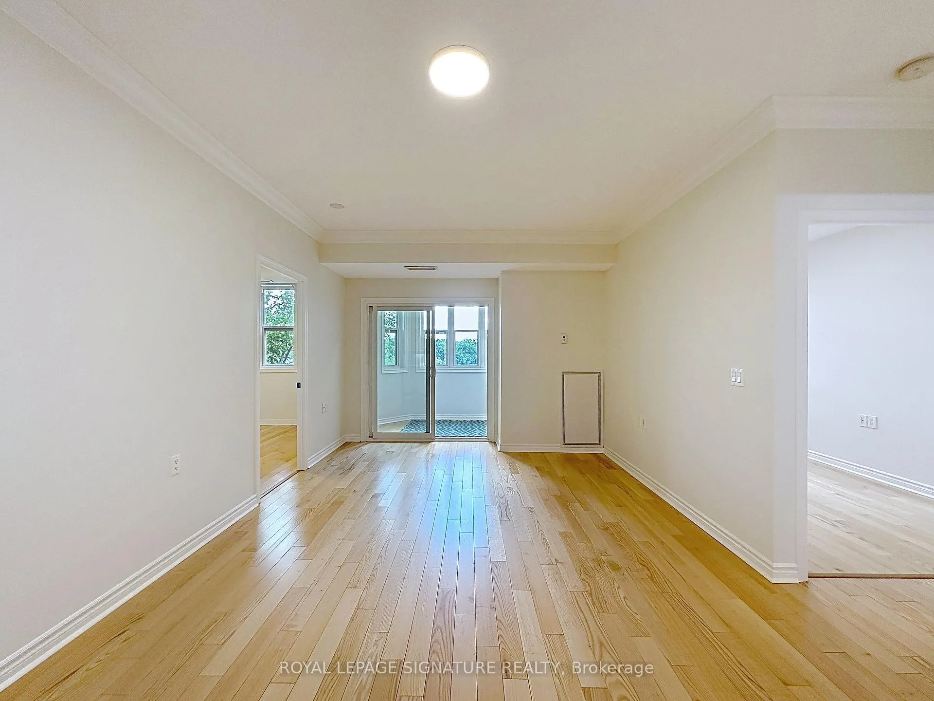 Photo 16 of Unit 210, 15450 Yonge Street, Aurora, Aurora Village — HOMEH
