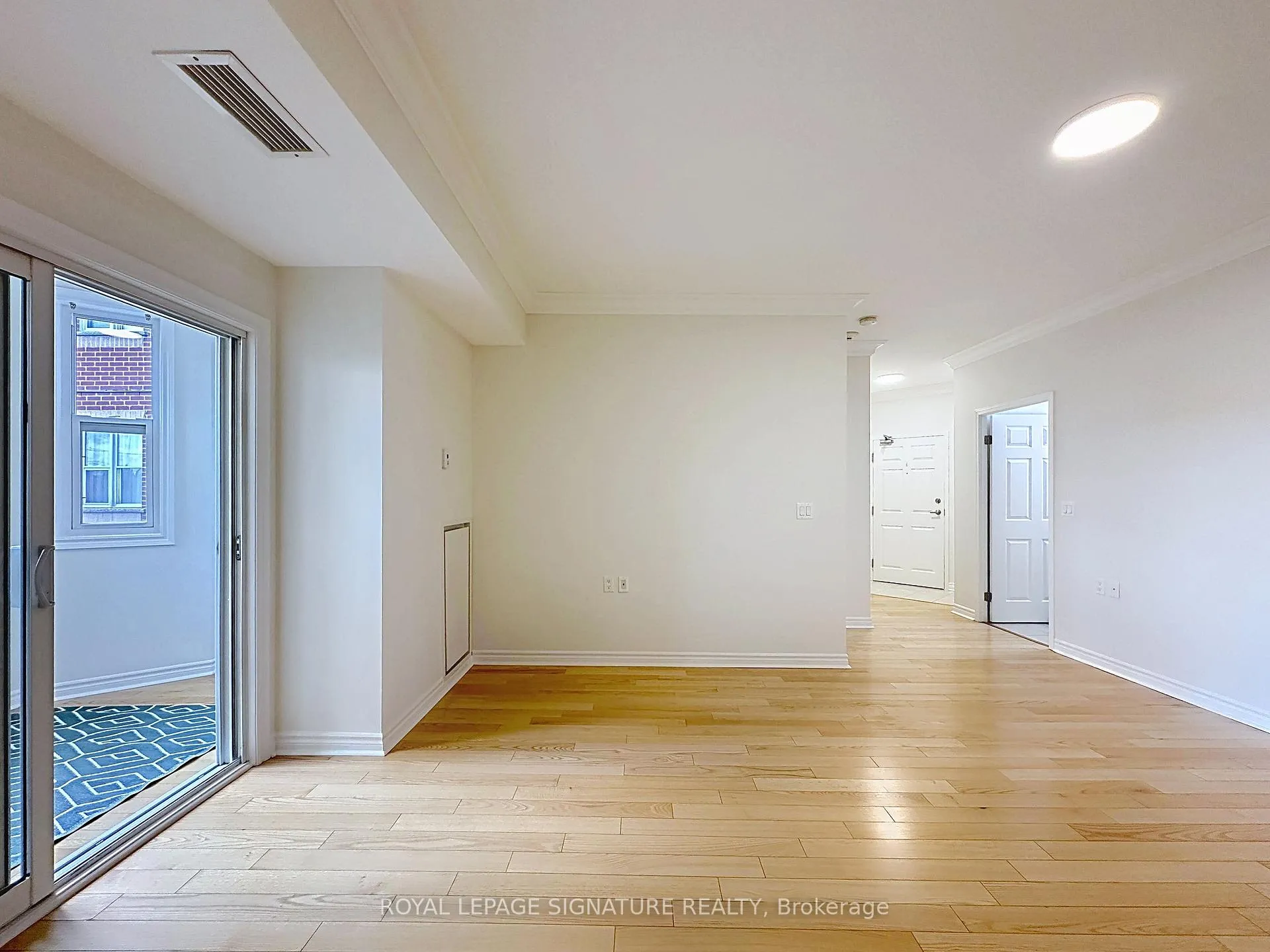 Photo 17 of Unit 210, 15450 Yonge Street, Aurora, Aurora Village — HOMEH