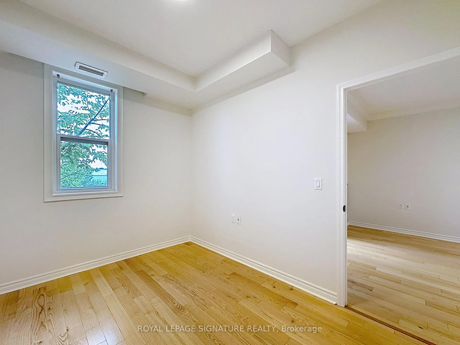 Photo 18 of Unit 210, 15450 Yonge Street, Aurora, Aurora Village — HOMEH