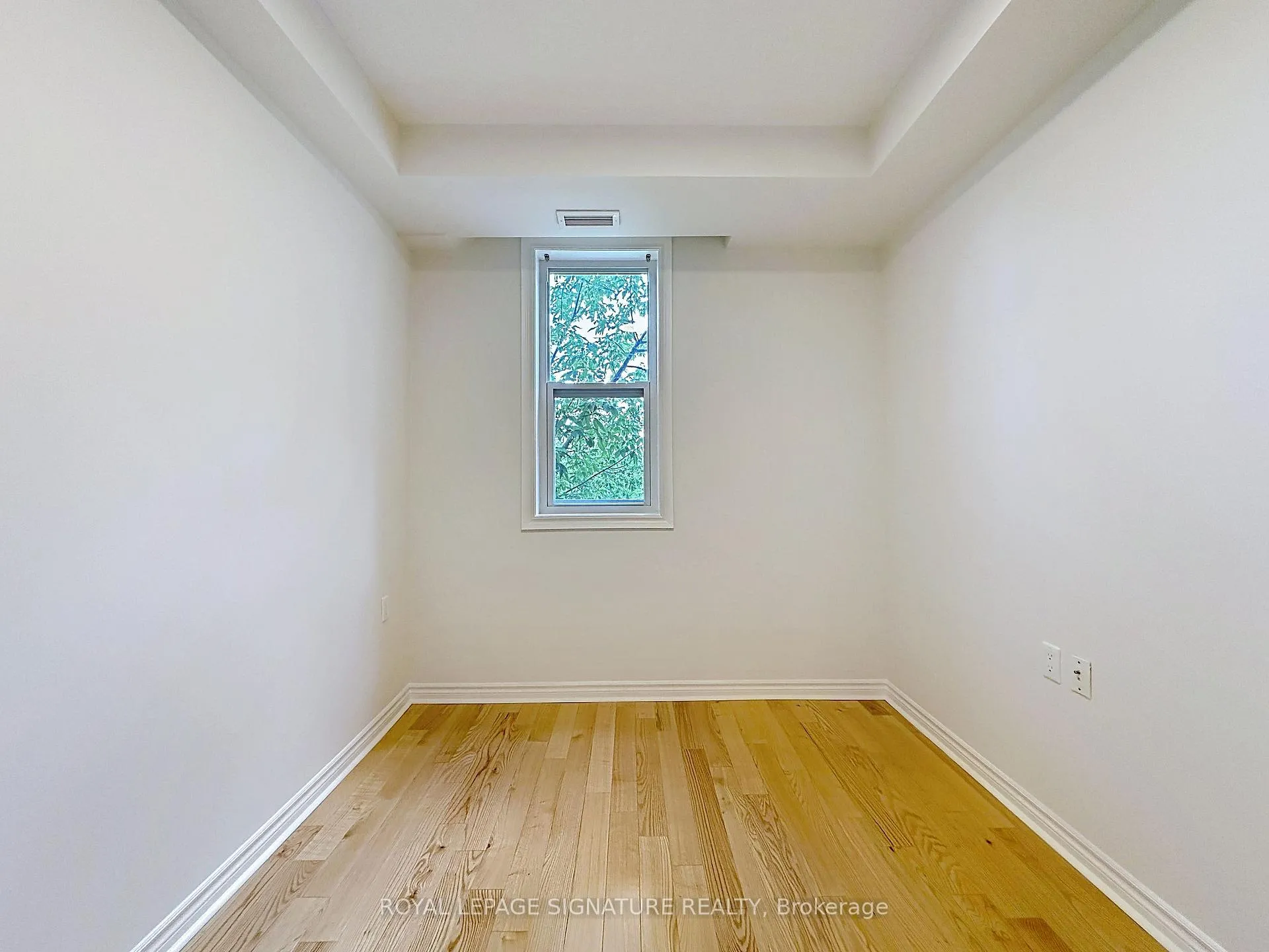 Photo 23 of Unit 210, 15450 Yonge Street, Aurora, Aurora Village — HOMEH