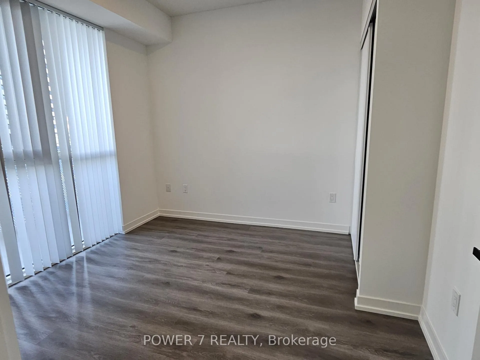 Photo 6 of Unit 816, 28 Interchange Way, Vaughan, Vaughan Corporate Centre — HOMEH