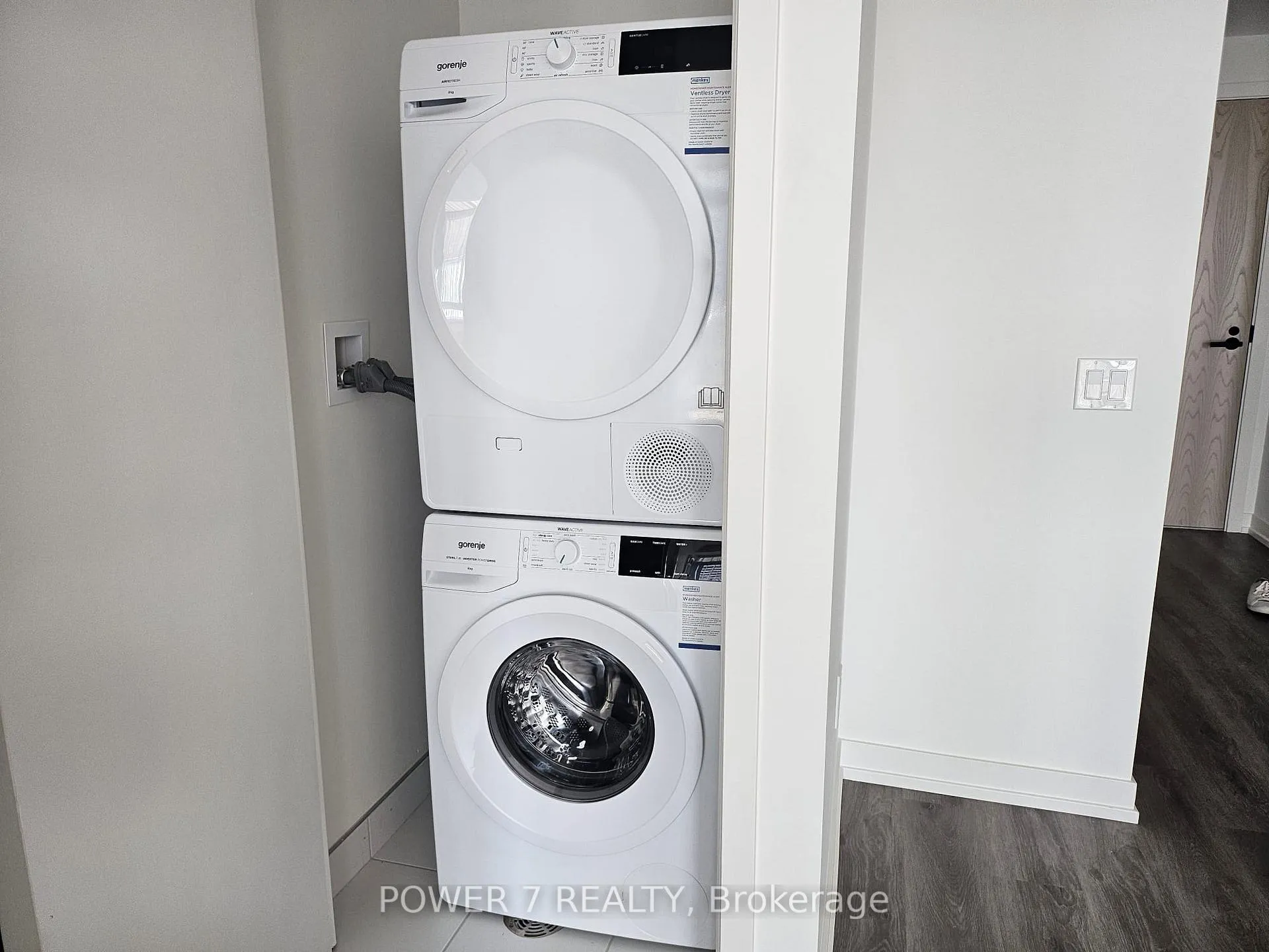 Photo 8 of Unit 816, 28 Interchange Way, Vaughan, Vaughan Corporate Centre — HOMEH