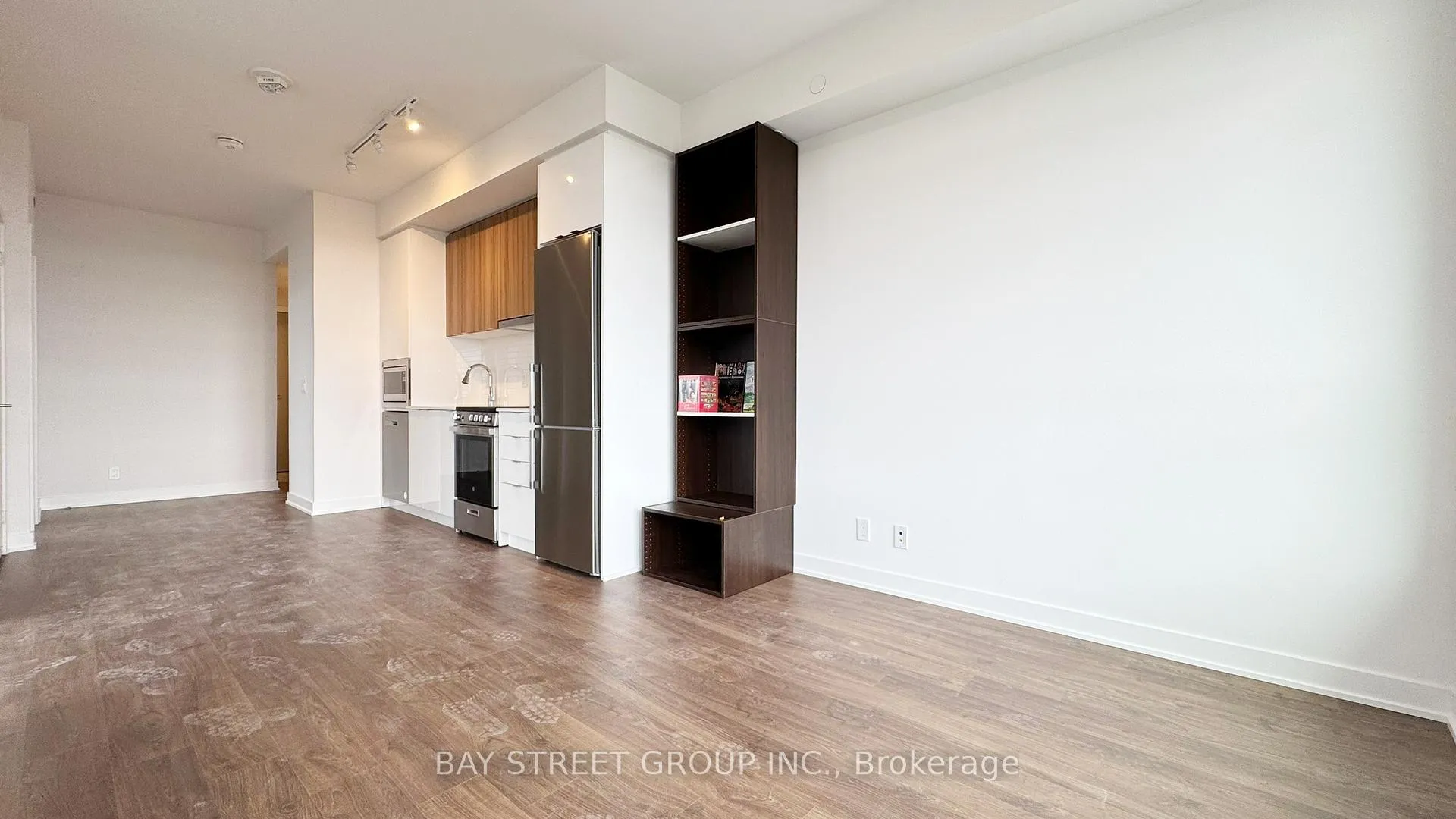 Photo 5 of Unit B-2505, 50 Upper Mall Way, Vaughan, Brownridge — HOMEH