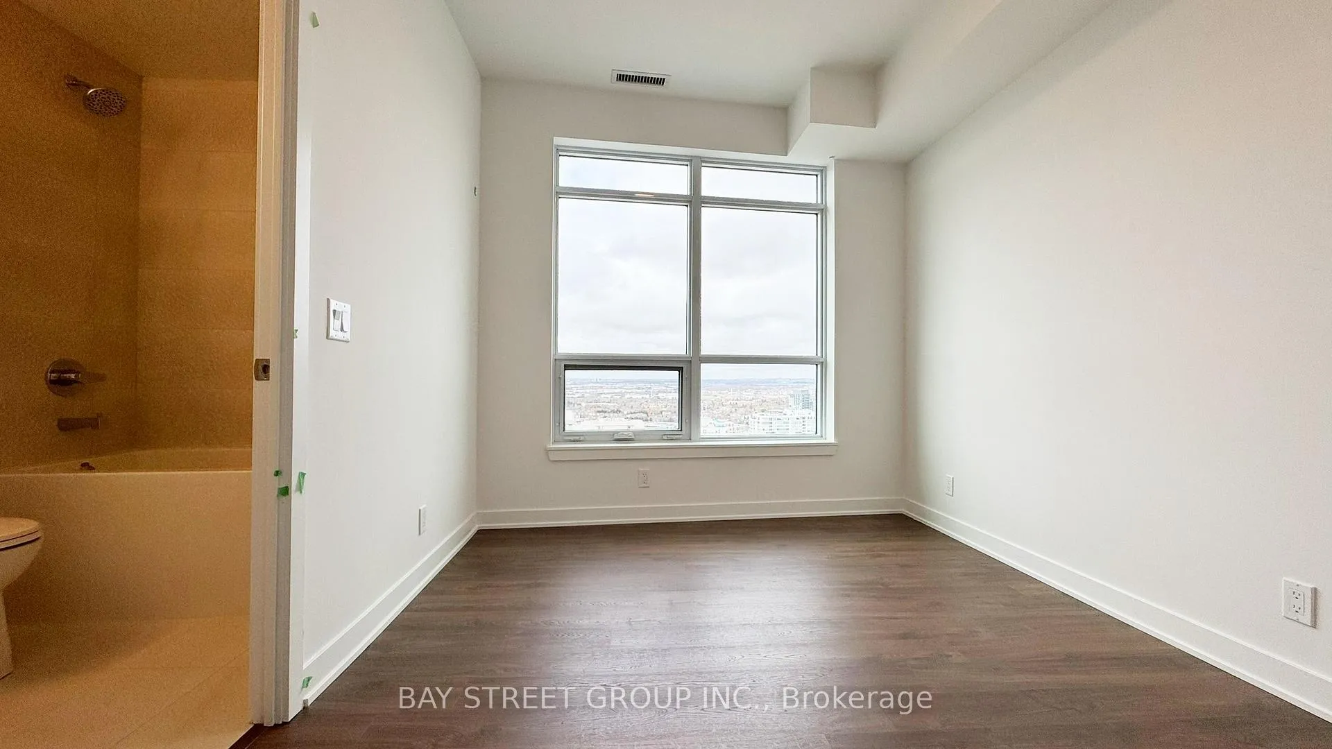 Photo 7 of Unit B-2505, 50 Upper Mall Way, Vaughan, Brownridge — HOMEH