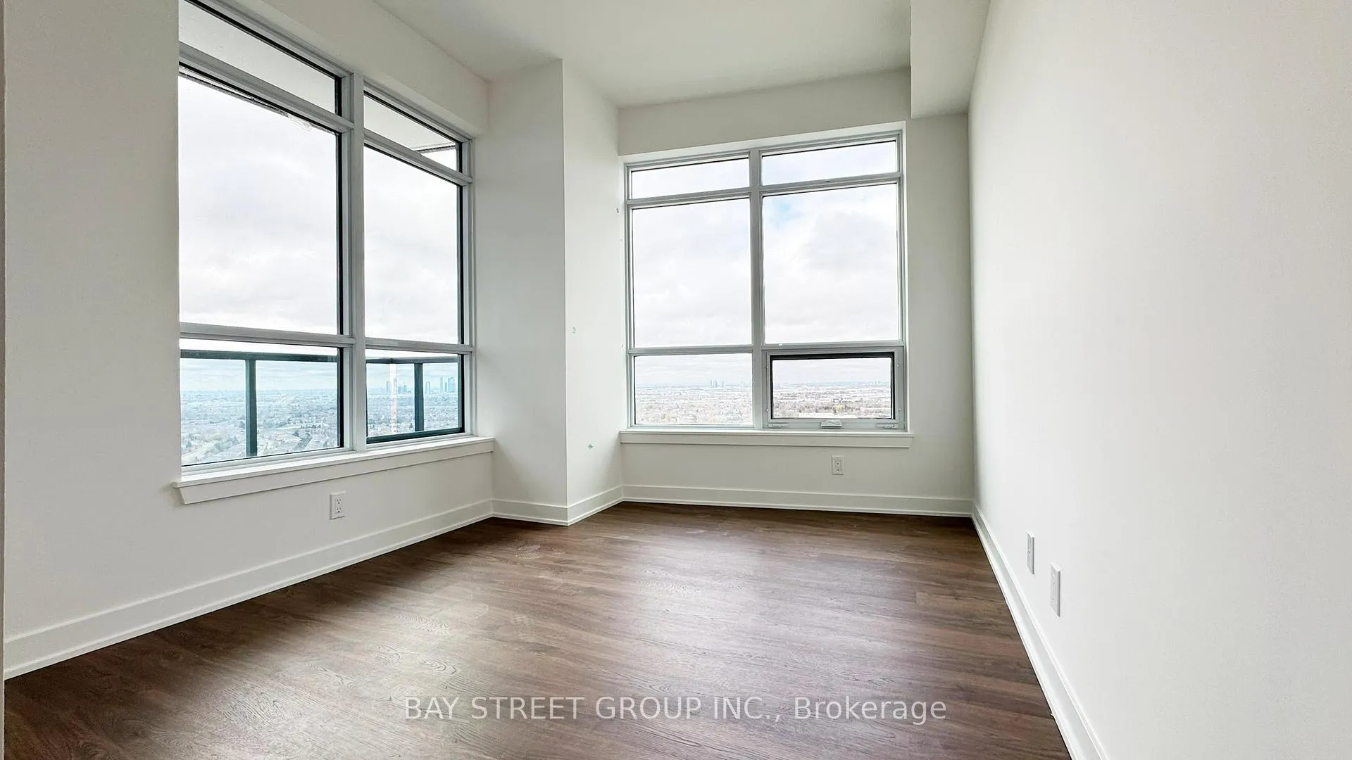 Photo 8 of Unit B-2505, 50 Upper Mall Way, Vaughan, Brownridge — HOMEH