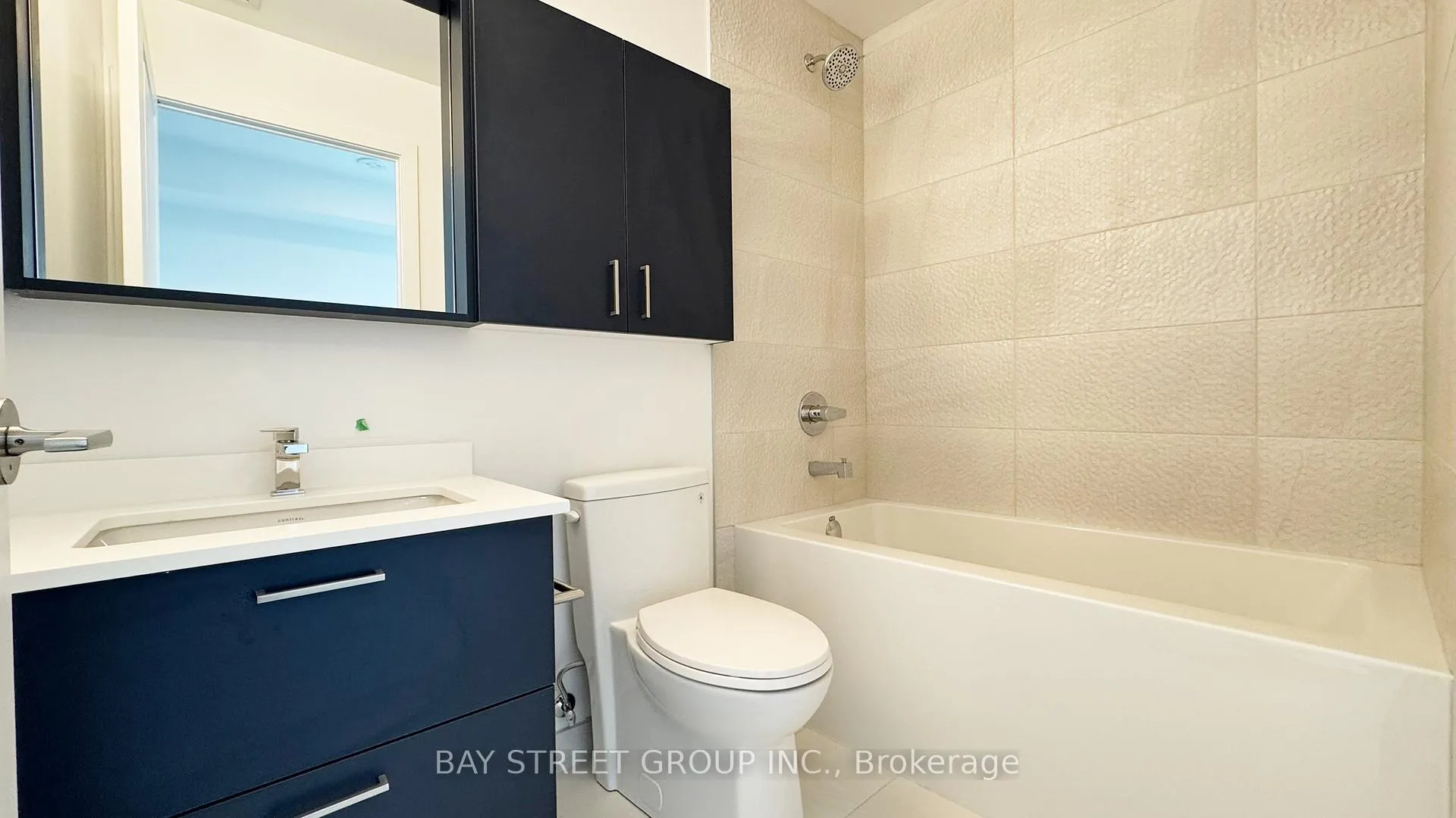 Photo 9 of Unit B-2505, 50 Upper Mall Way, Vaughan, Brownridge — HOMEH