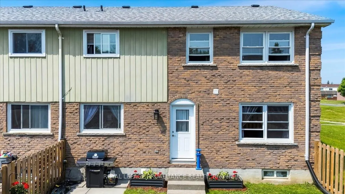 Photo 3 of Unit 12, 15 Tracey Park Drive, Belleville, Belleville Ward — HOMEH