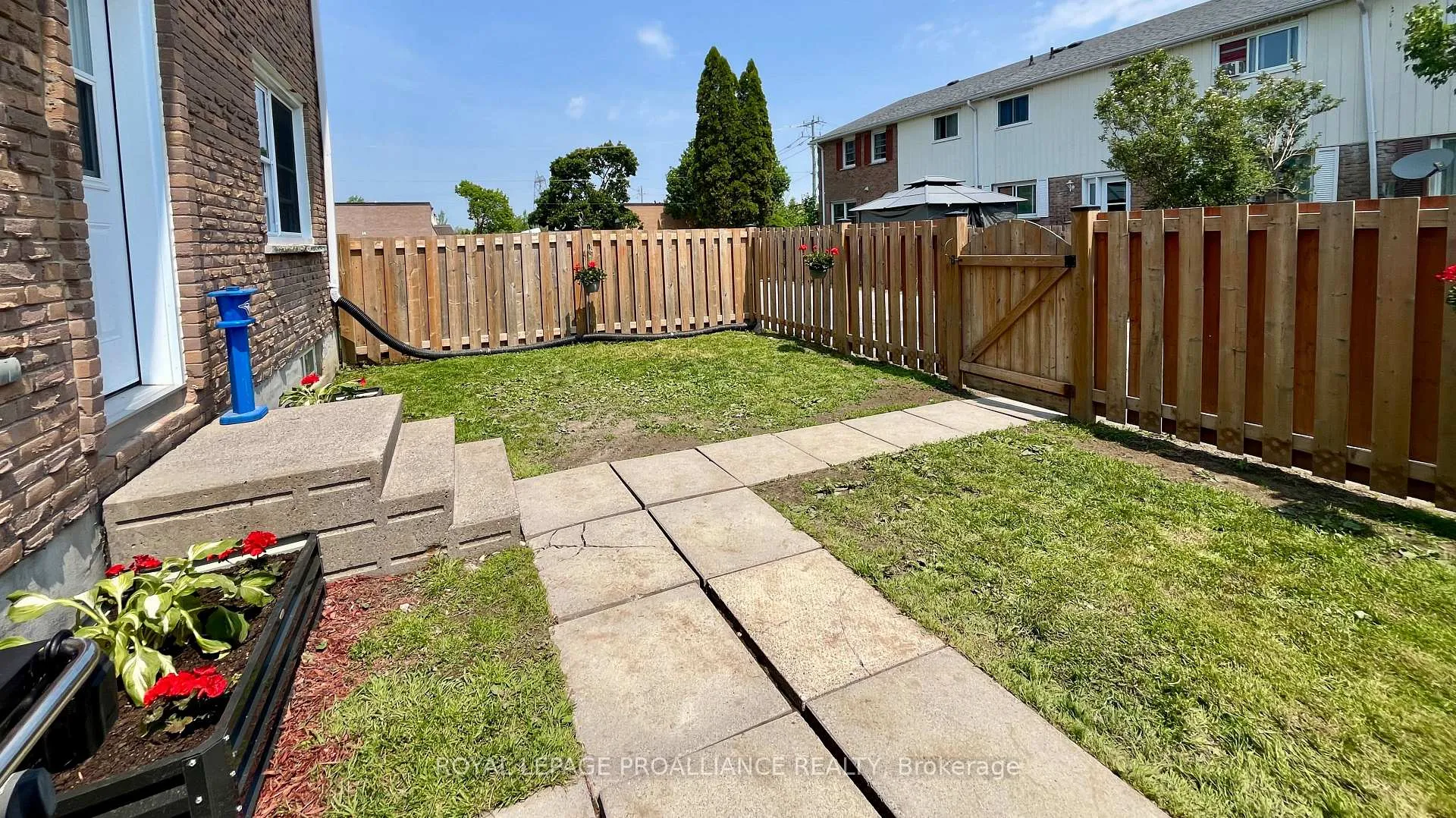 Photo 4 of Unit 12, 15 Tracey Park Drive, Belleville, Belleville Ward — HOMEH