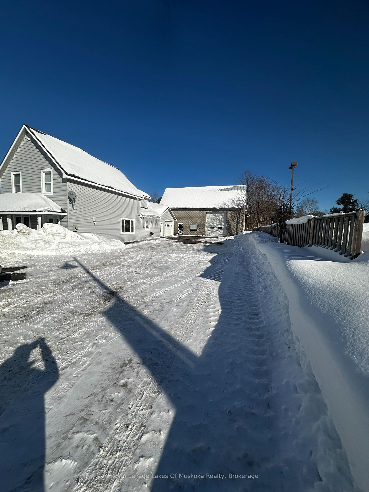 Photo 2 of 860 Muskoka Road S, Gravenhurst, Muskoka (S) — HOMEH