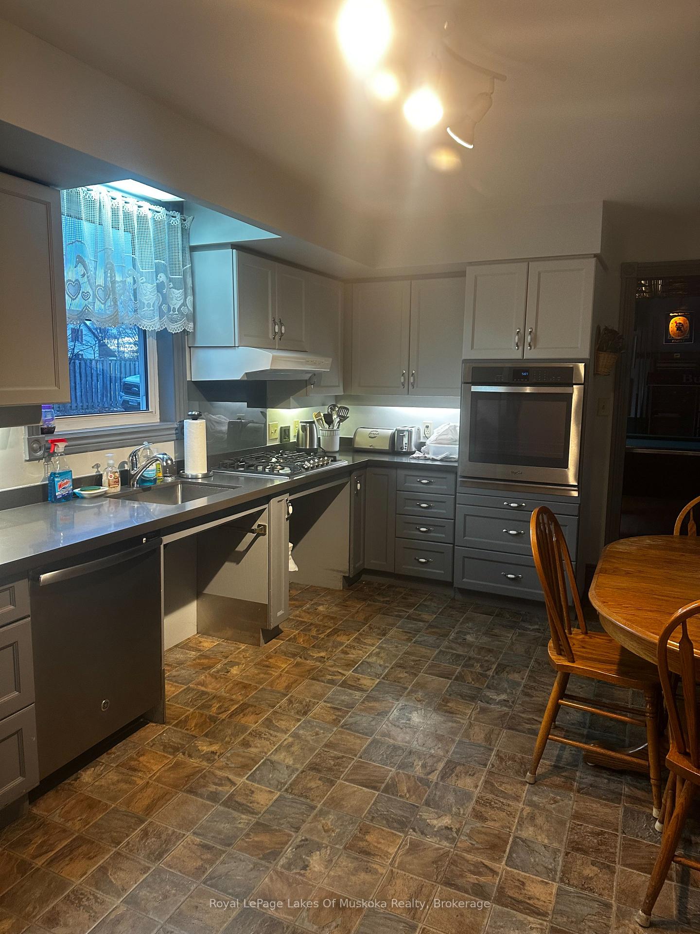 Photo 3 of 860 Muskoka Road S, Gravenhurst, Muskoka (S) — HOMEH