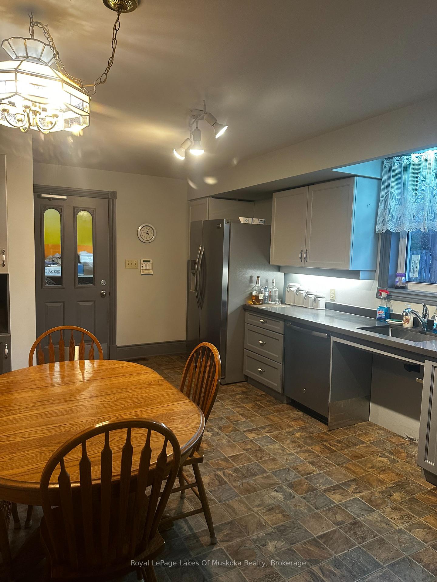Photo 5 of 860 Muskoka Road S, Gravenhurst, Muskoka (S) — HOMEH
