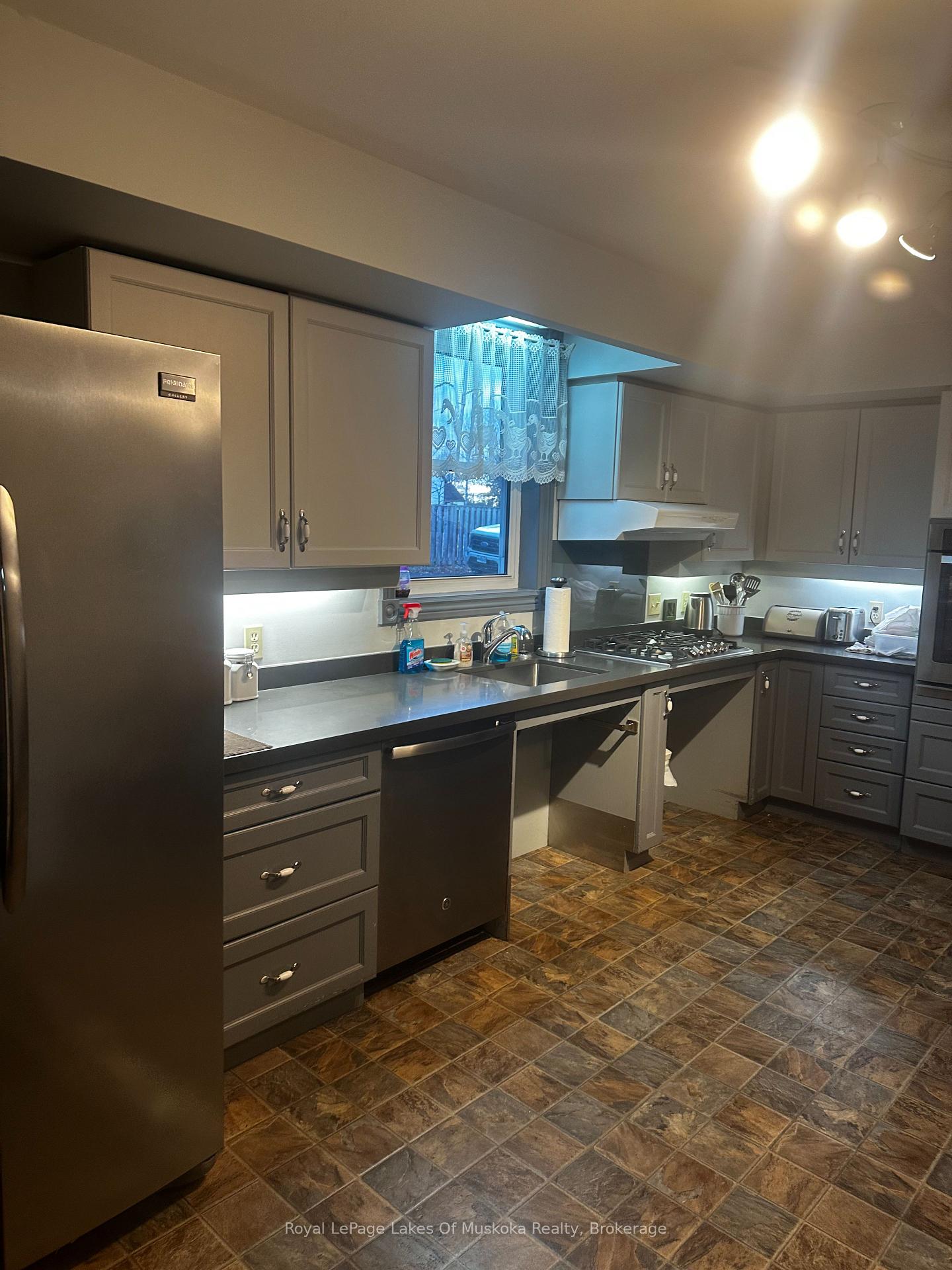 Photo 11 of 860 Muskoka Road S, Gravenhurst, Muskoka (S) — HOMEH