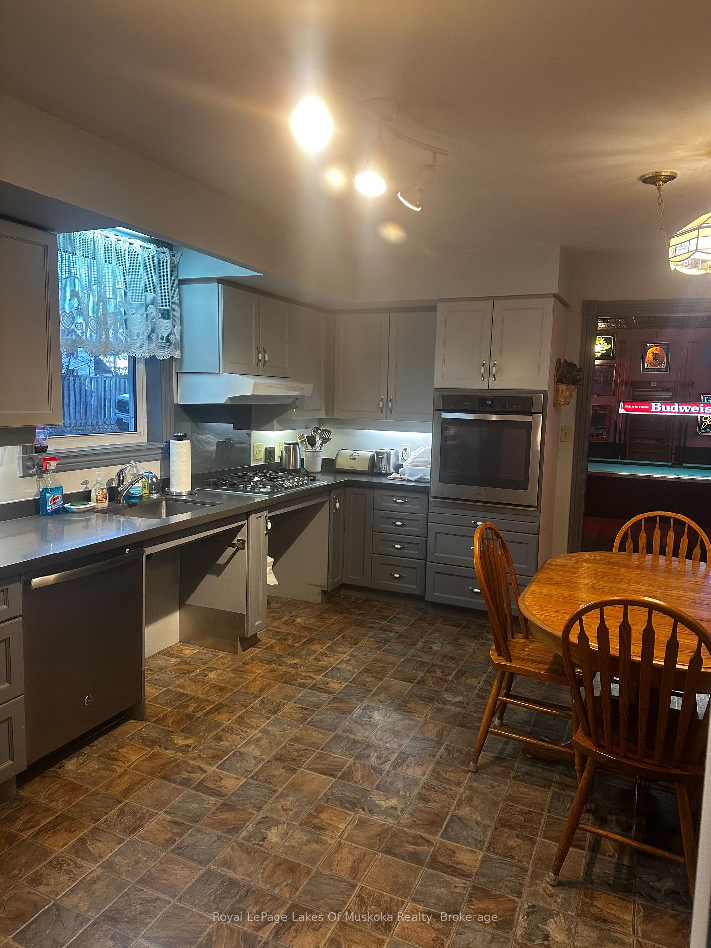 Photo 13 of 860 Muskoka Road S, Gravenhurst, Muskoka (S) — HOMEH