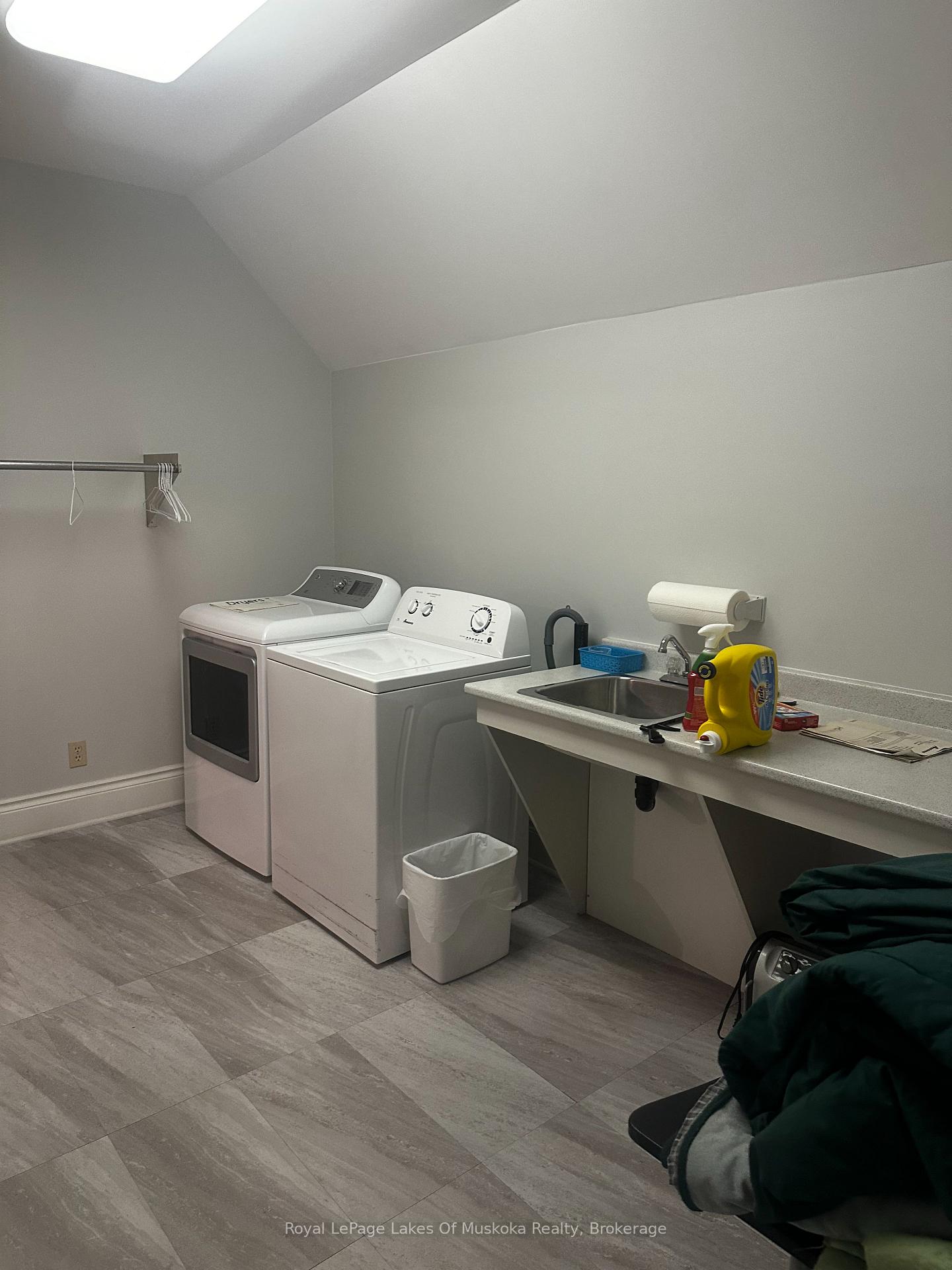 Photo 24 of 860 Muskoka Road S, Gravenhurst, Muskoka (S) — HOMEH