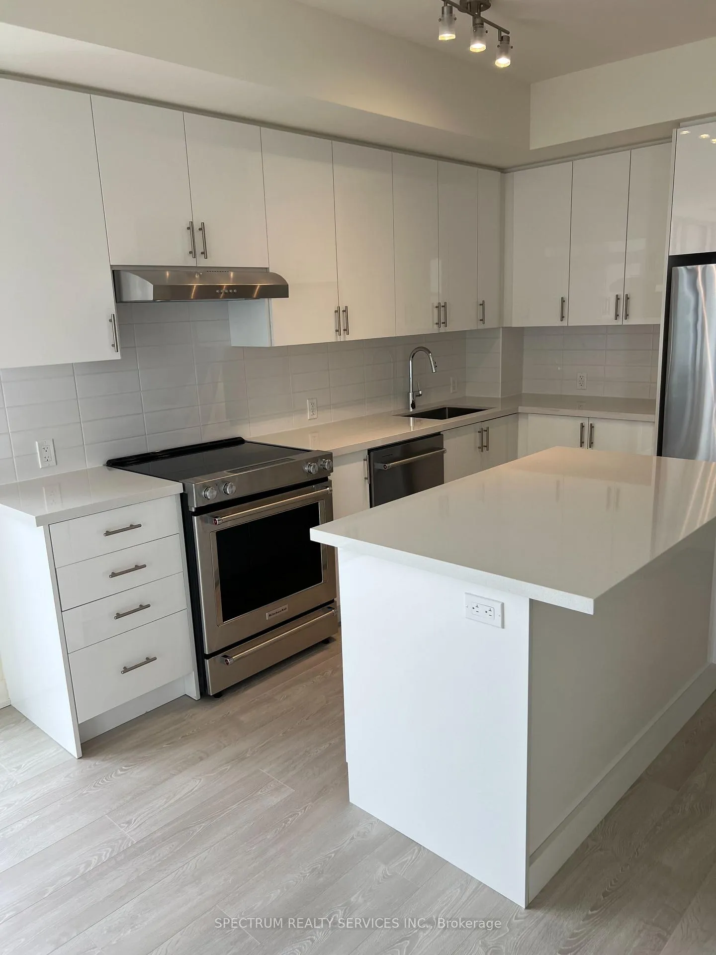 Photo 3 of Unit 1703, 8960 Jane Street, Vaughan, Maple — HOMEH