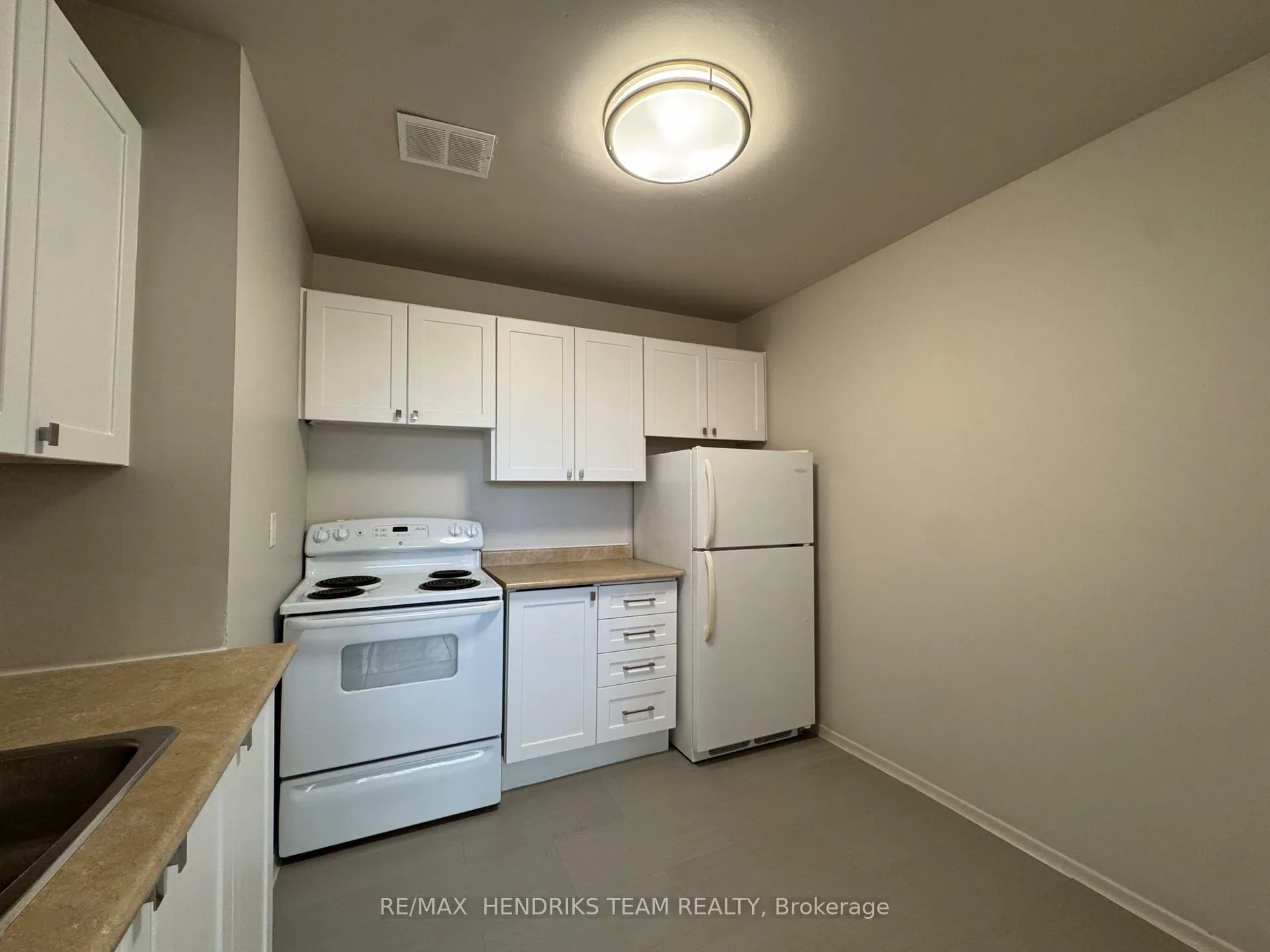 Photo 3 of Unit 405, 49 Leaside Drive, St. Catharines, Carlton/Bunting — HOMEH