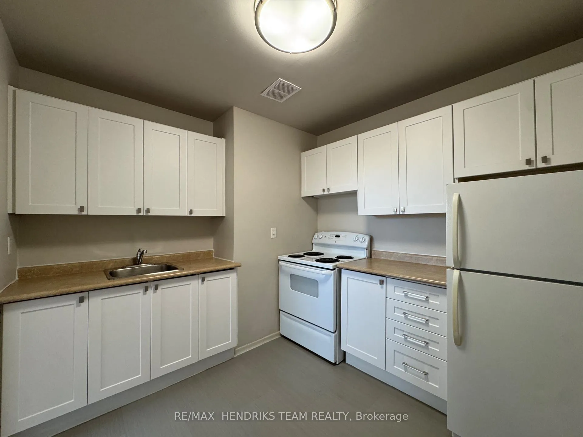 Photo 4 of Unit 405, 49 Leaside Drive, St. Catharines, Carlton/Bunting — HOMEH