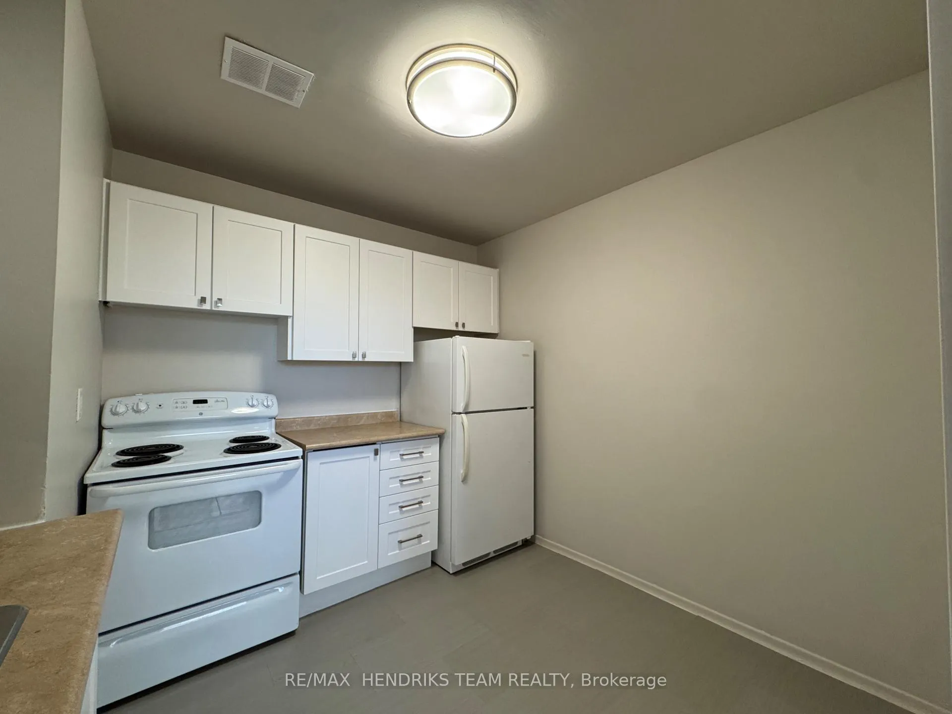 Photo 5 of Unit 405, 49 Leaside Drive, St. Catharines, Carlton/Bunting — HOMEH