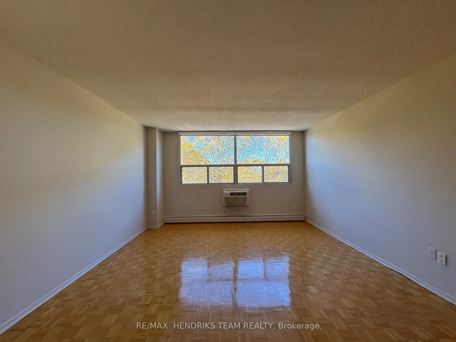 Photo 7 of Unit 405, 49 Leaside Drive, St. Catharines, Carlton/Bunting — HOMEH