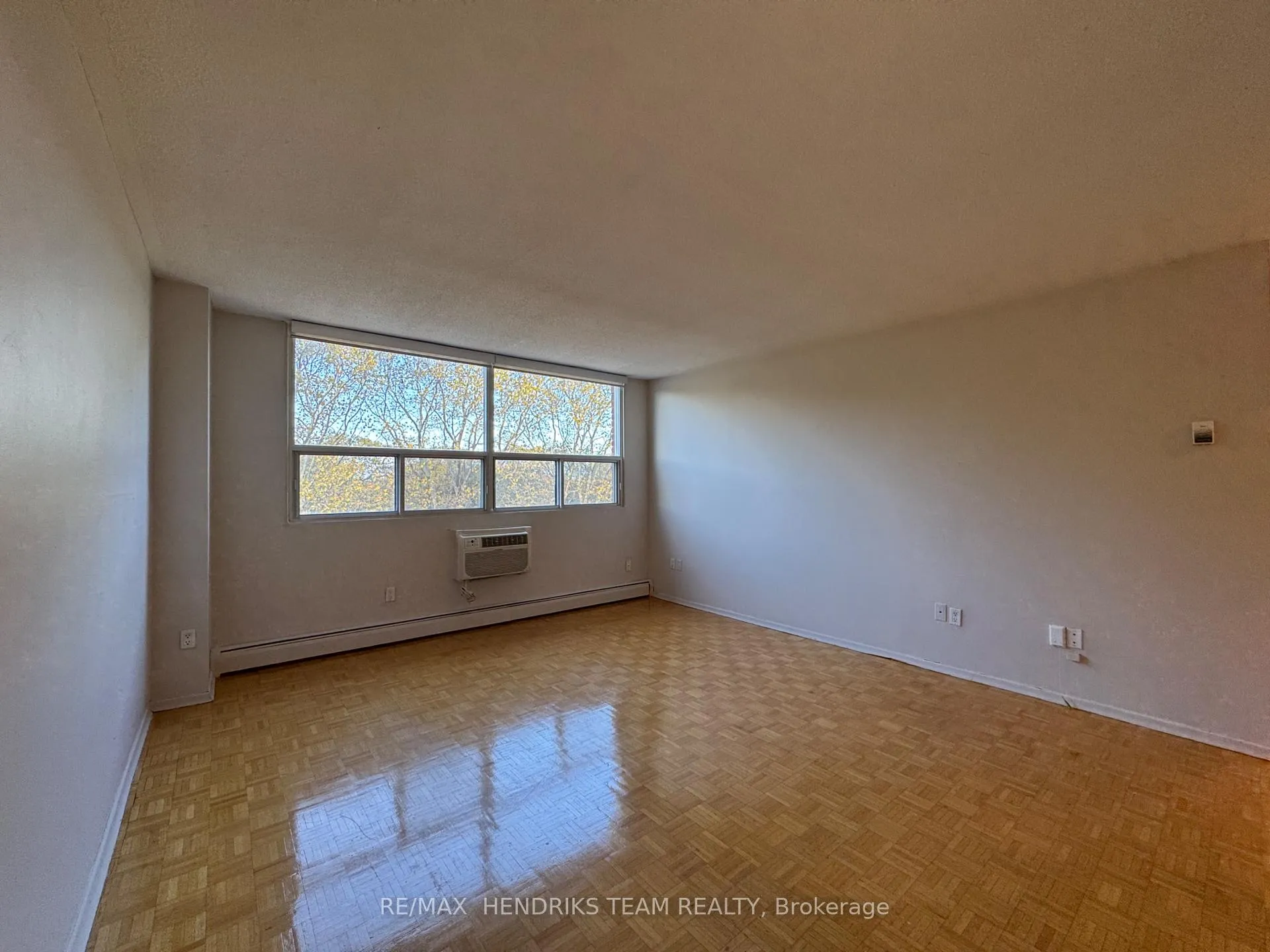 Photo 8 of Unit 405, 49 Leaside Drive, St. Catharines, Carlton/Bunting — HOMEH