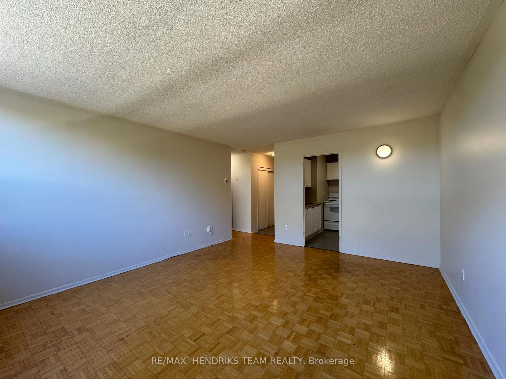 Photo 9 of Unit 405, 49 Leaside Drive, St. Catharines, Carlton/Bunting — HOMEH