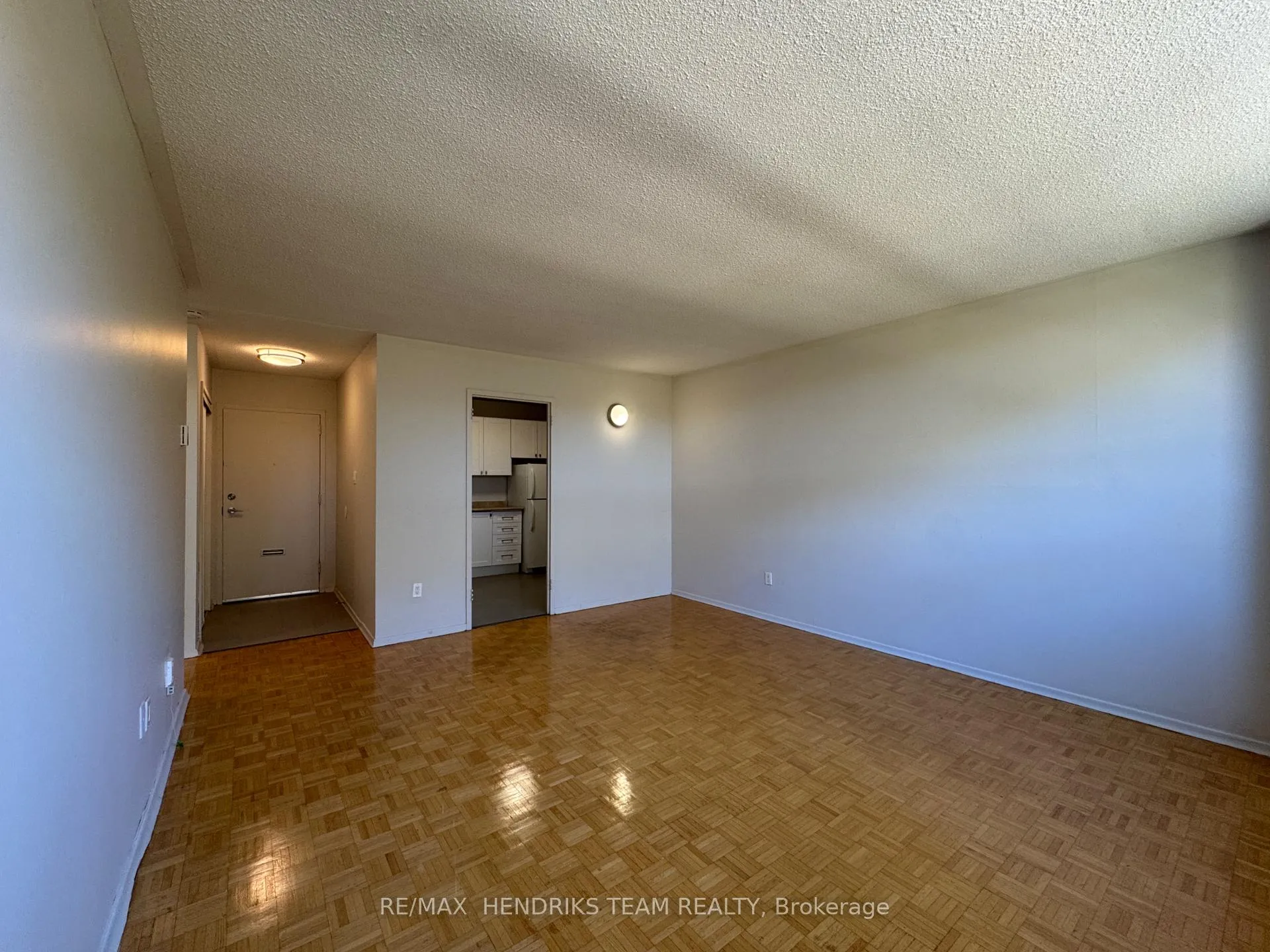 Photo 10 of Unit 405, 49 Leaside Drive, St. Catharines, Carlton/Bunting — HOMEH