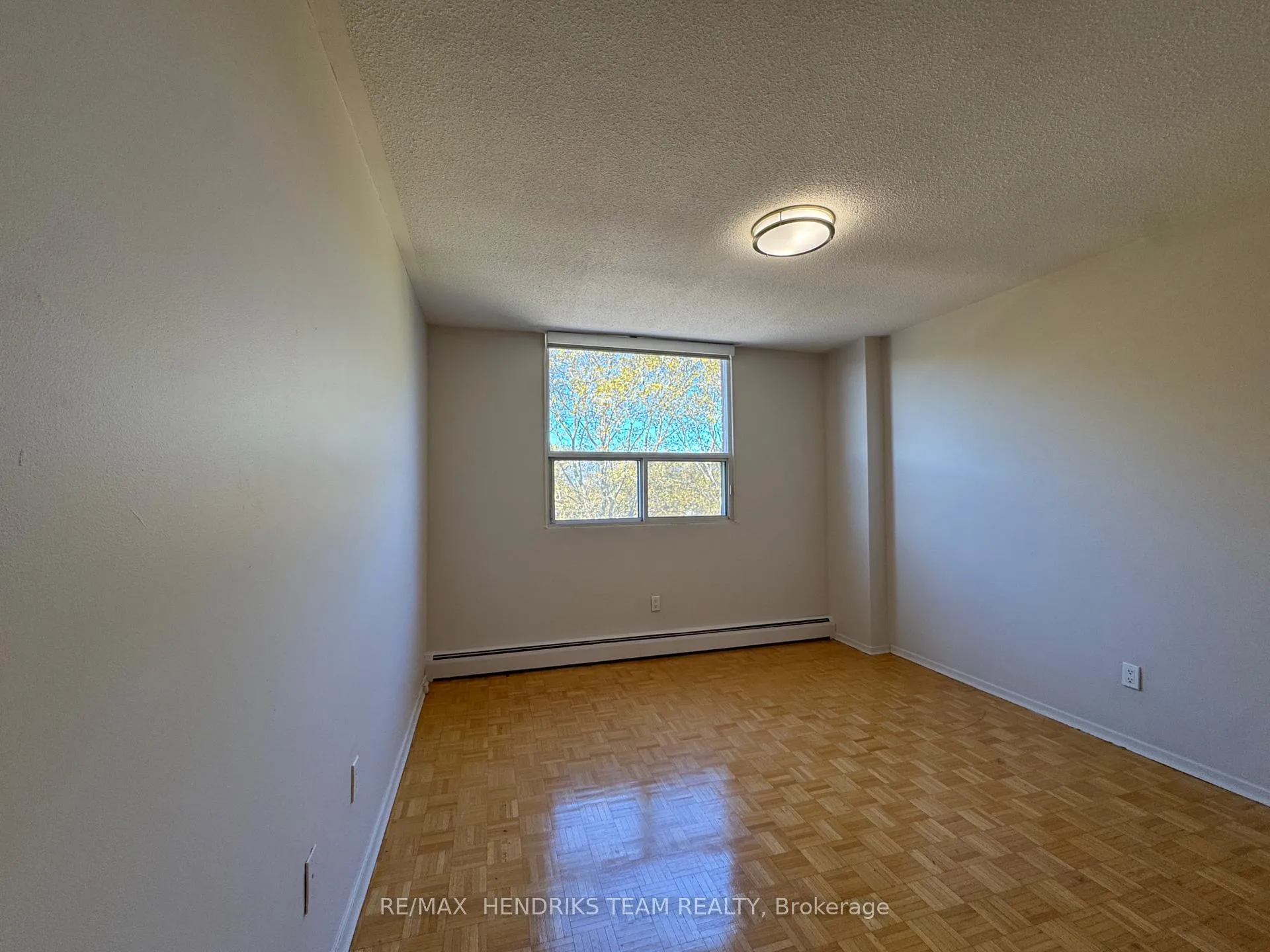 Photo 11 of Unit 405, 49 Leaside Drive, St. Catharines, Carlton/Bunting — HOMEH