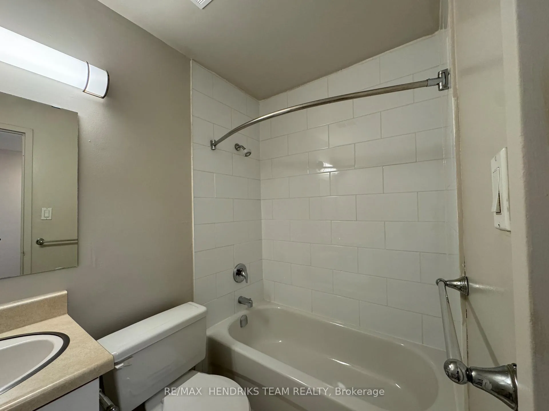 Photo 13 of Unit 405, 49 Leaside Drive, St. Catharines, Carlton/Bunting — HOMEH