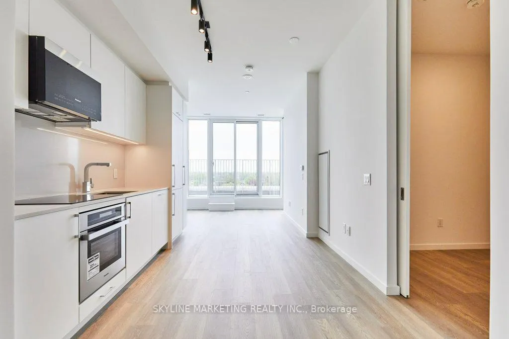 Photo 3 of Unit PH811, 689 The Queensway, Etobicoke, Stonegate-Queensway — HOMEH