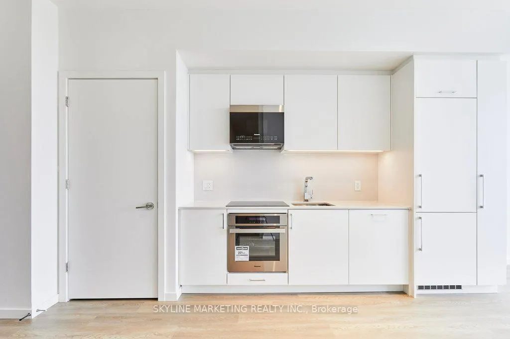 Photo 5 of Unit PH811, 689 The Queensway, Etobicoke, Stonegate-Queensway — HOMEH