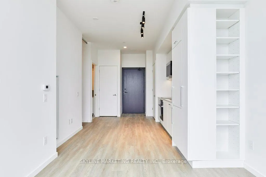Photo 6 of Unit PH811, 689 The Queensway, Etobicoke, Stonegate-Queensway — HOMEH