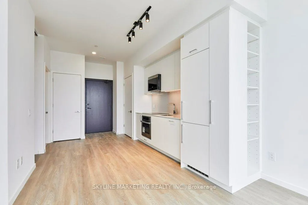 Photo 7 of Unit PH811, 689 The Queensway, Etobicoke, Stonegate-Queensway — HOMEH