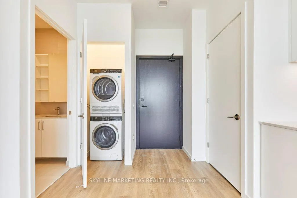 Photo 8 of Unit PH811, 689 The Queensway, Etobicoke, Stonegate-Queensway — HOMEH