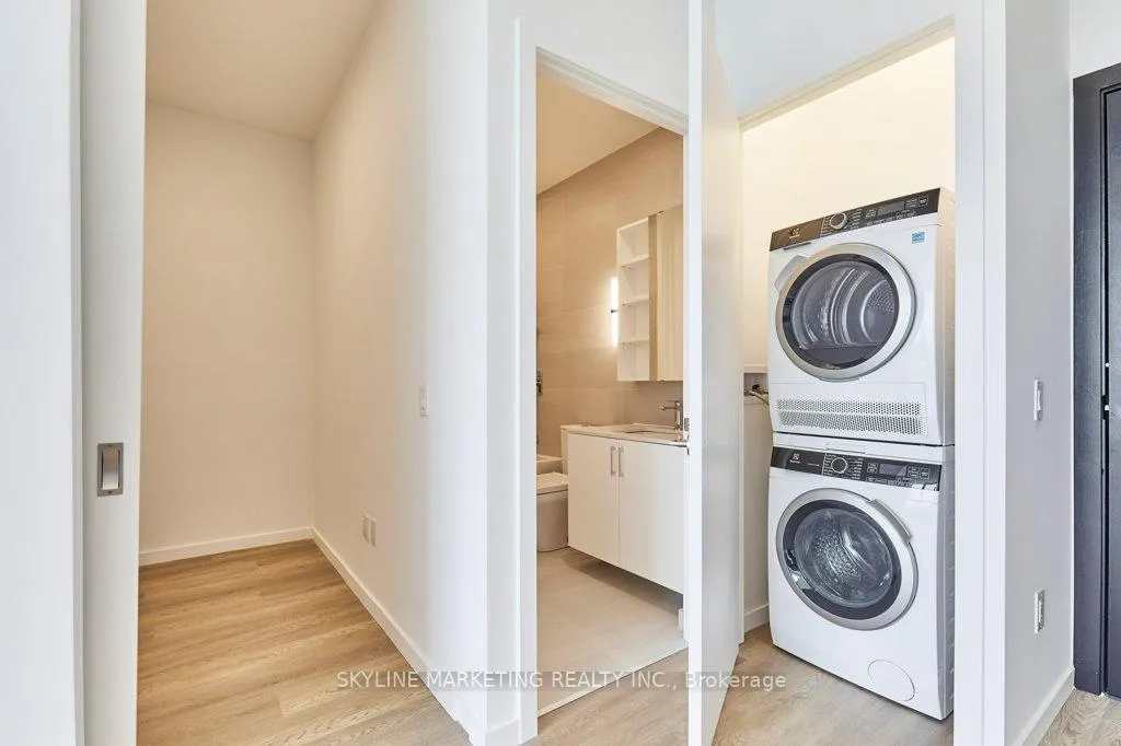 Photo 9 of Unit PH811, 689 The Queensway, Etobicoke, Stonegate-Queensway — HOMEH