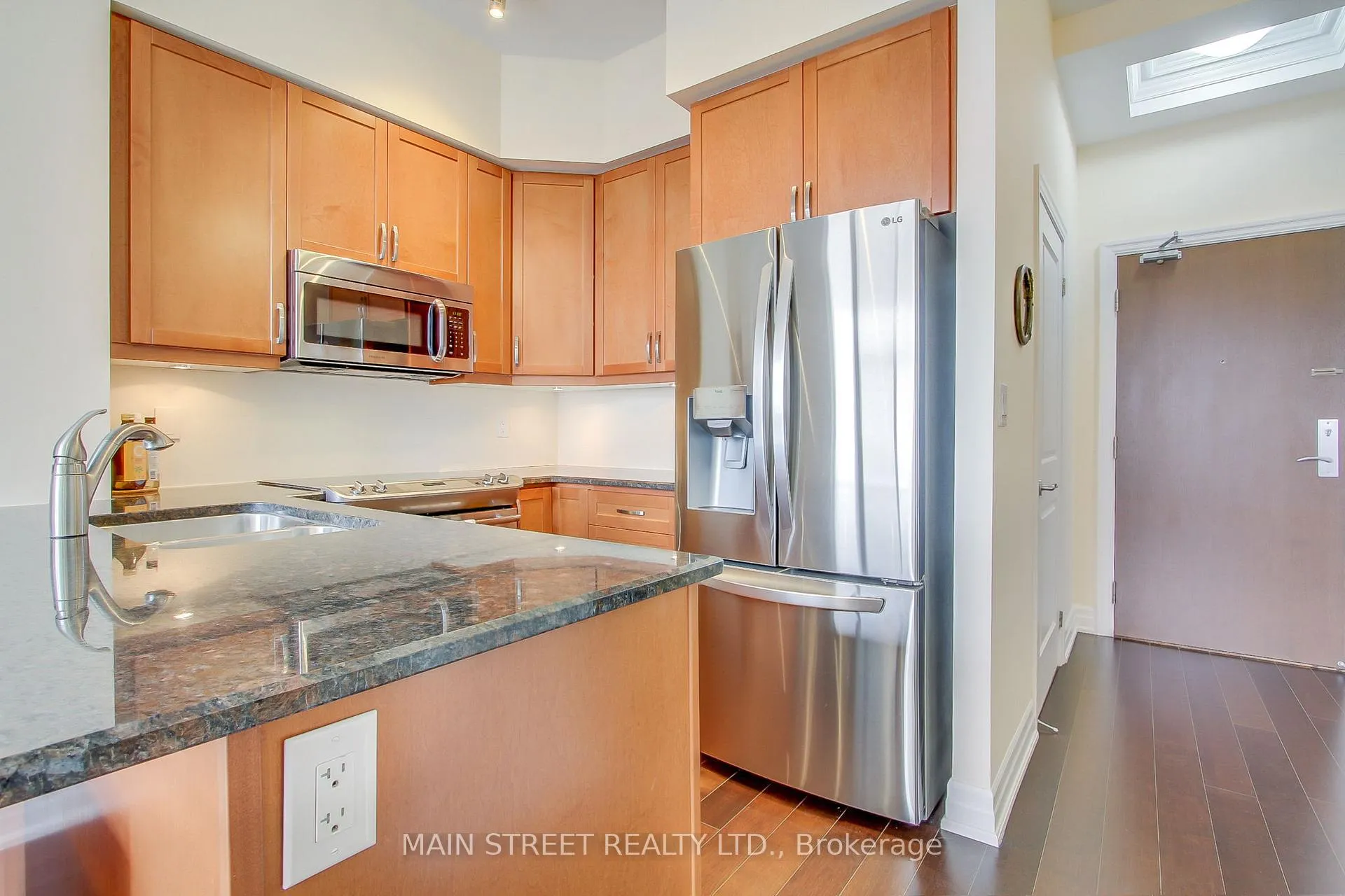 Photo 9 of Unit 618, 111 Civic Square Gate E, Aurora, Bayview Wellington — HOMEH
