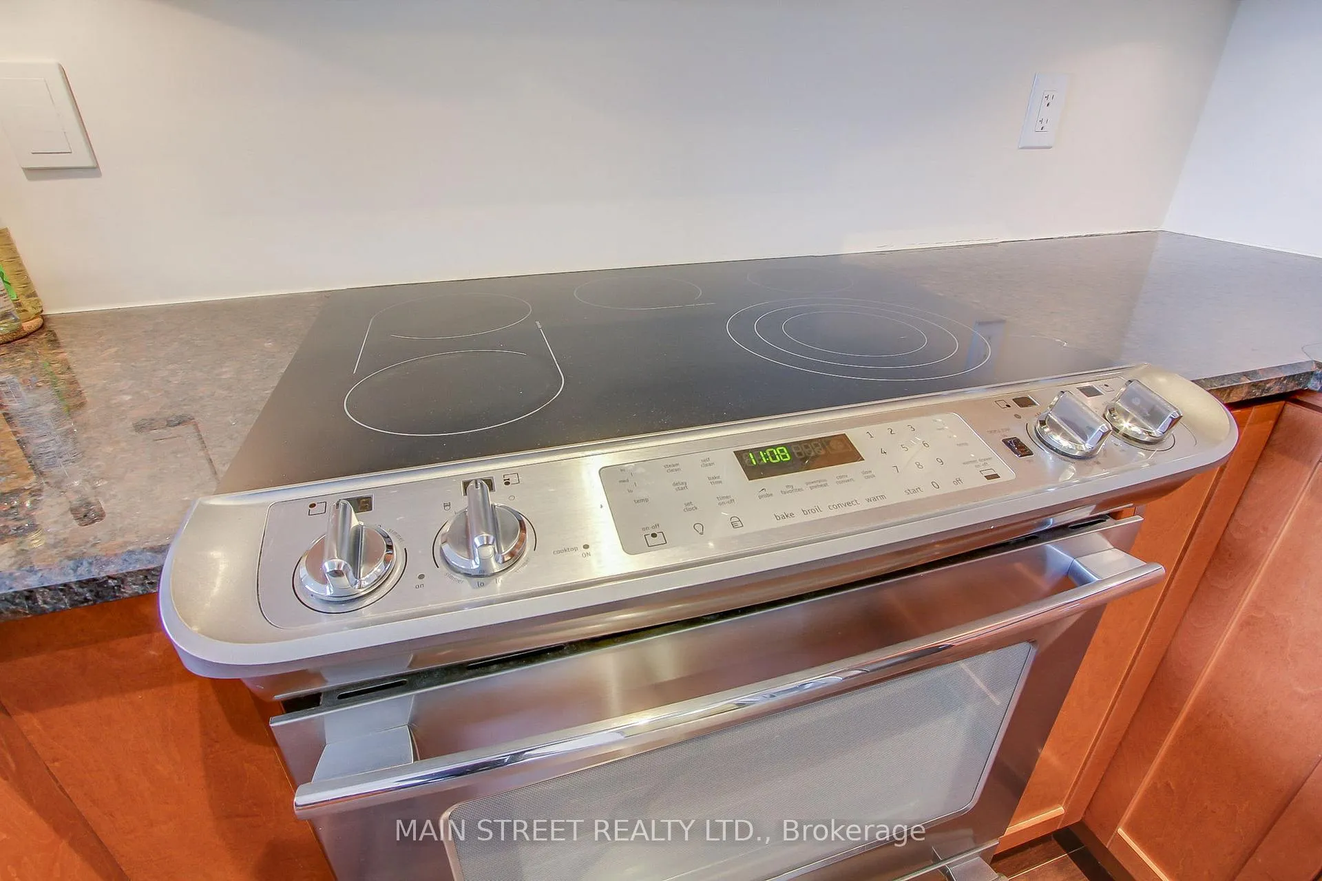 Photo 11 of Unit 618, 111 Civic Square Gate E, Aurora, Bayview Wellington — HOMEH