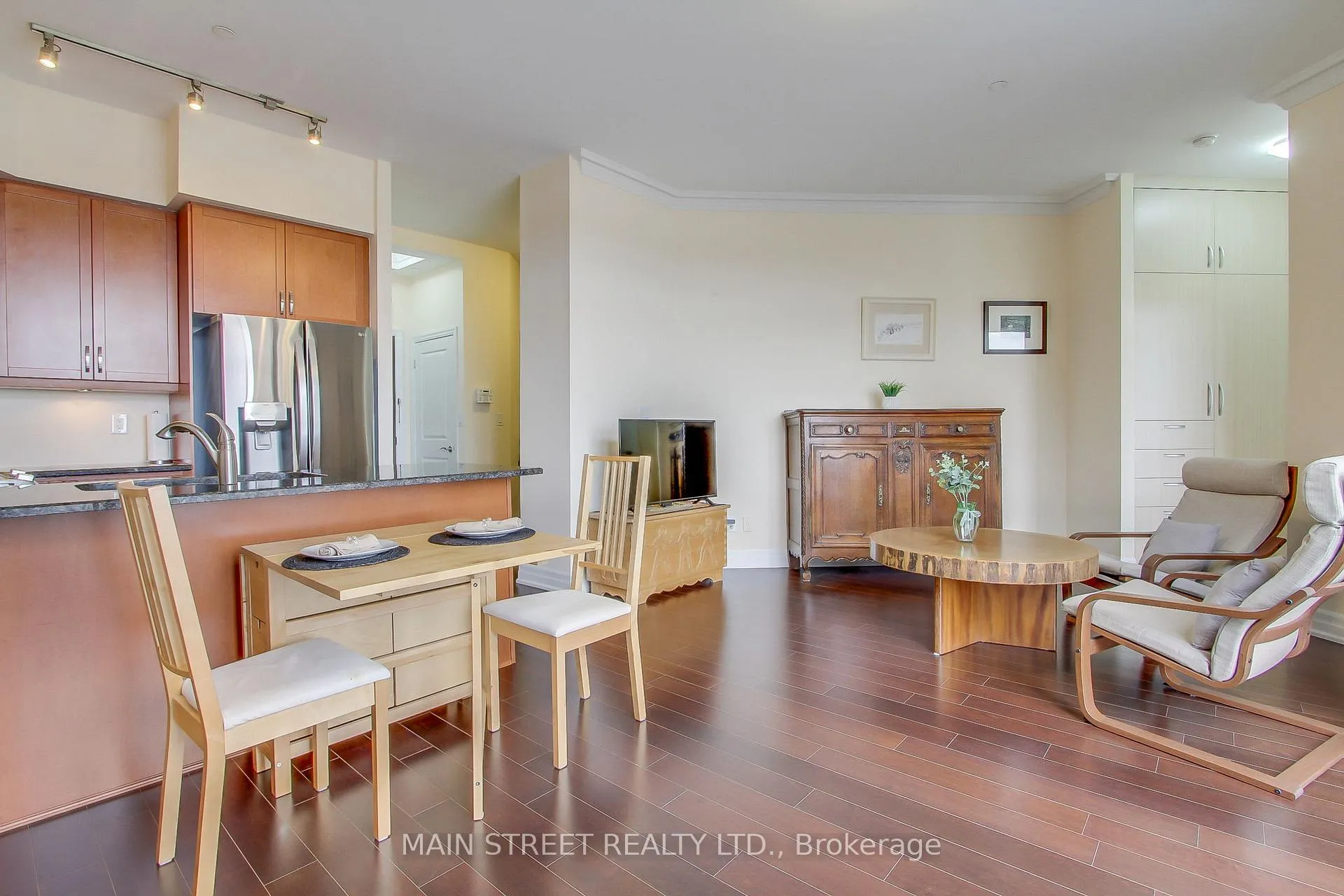 Photo 15 of Unit 618, 111 Civic Square Gate E, Aurora, Bayview Wellington — HOMEH