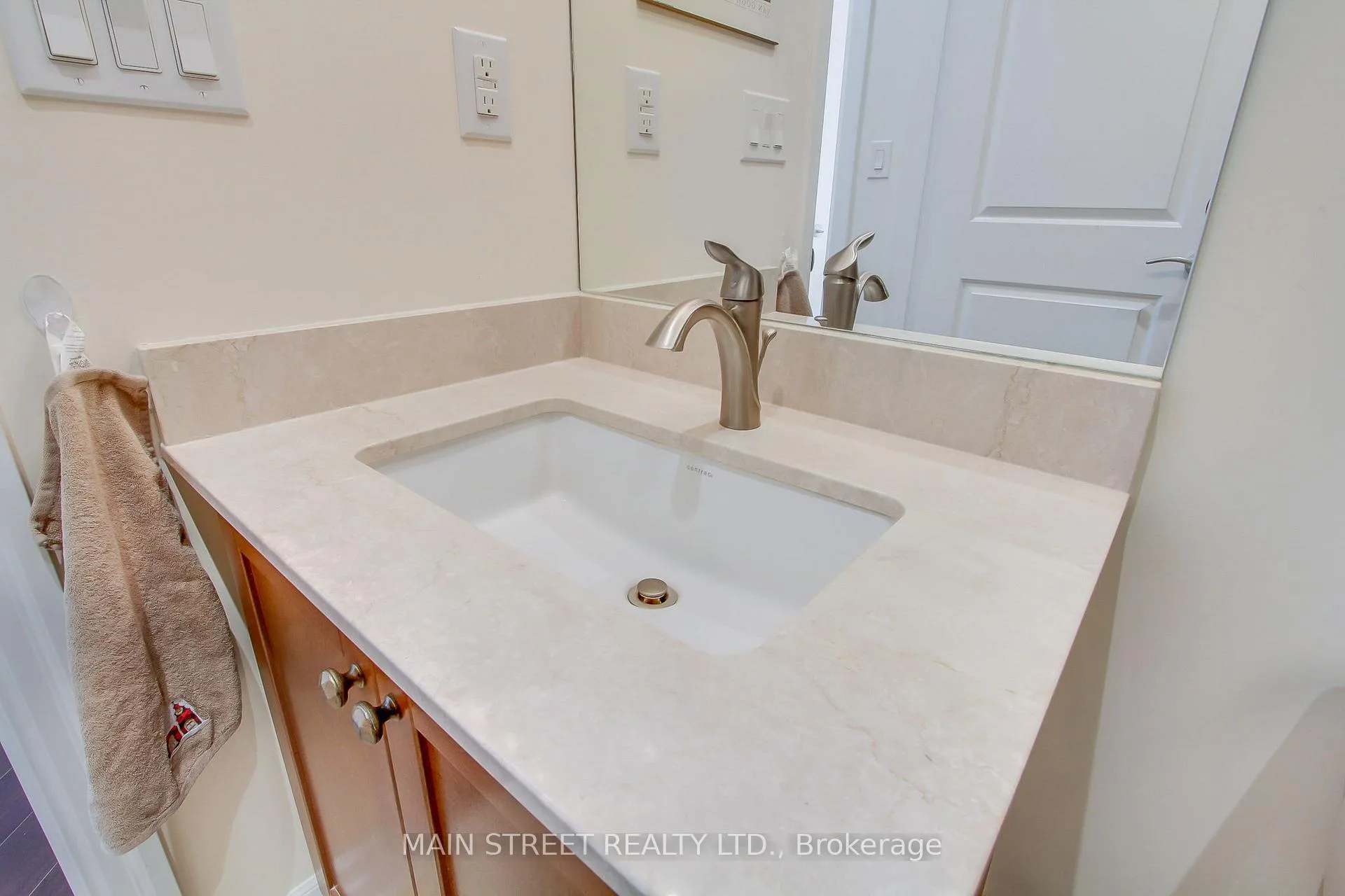 Photo 24 of Unit 618, 111 Civic Square Gate E, Aurora, Bayview Wellington — HOMEH